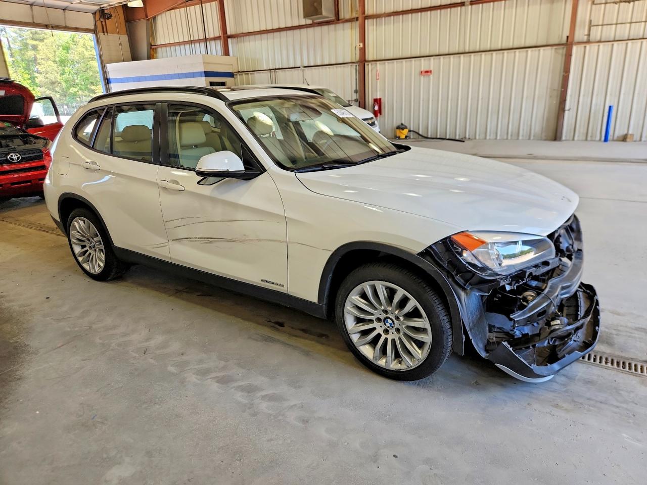 2015 Bmw X1 Sdrive28i White vin: WBAVM1C54FVW57108
