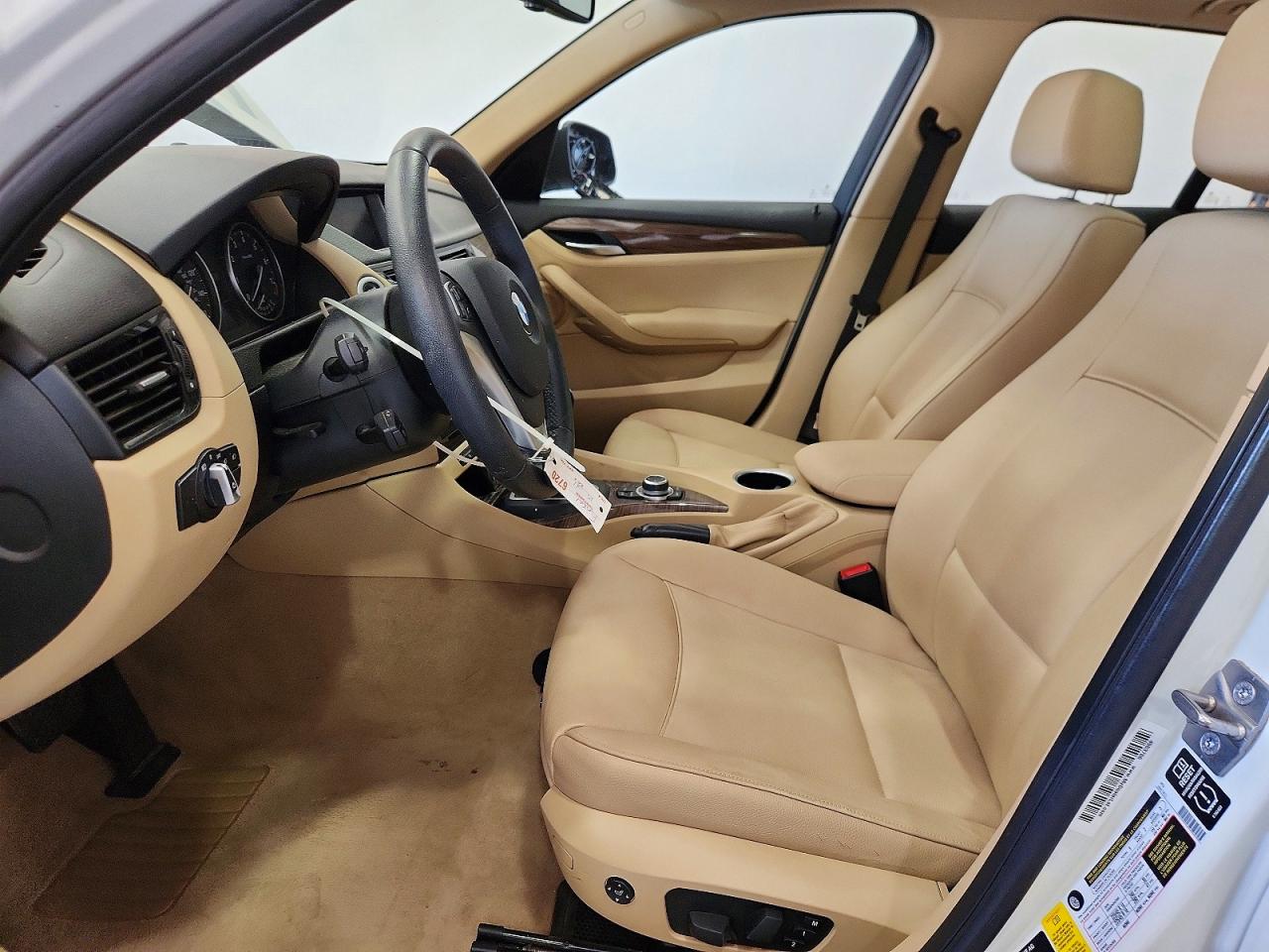 2015 Bmw X1 Sdrive28i White vin: WBAVM1C54FVW57108