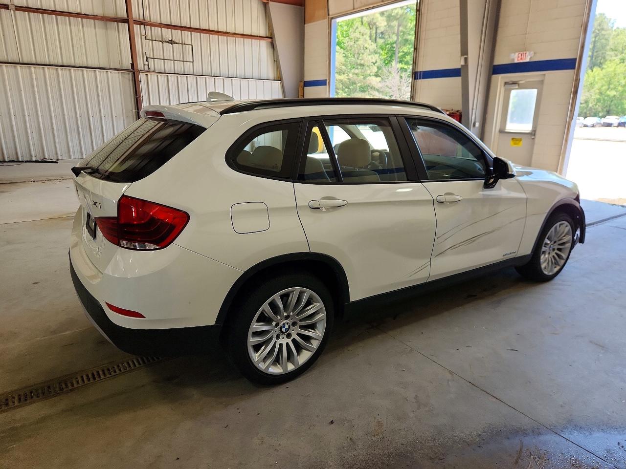 2015 Bmw X1 Sdrive28i White vin: WBAVM1C54FVW57108