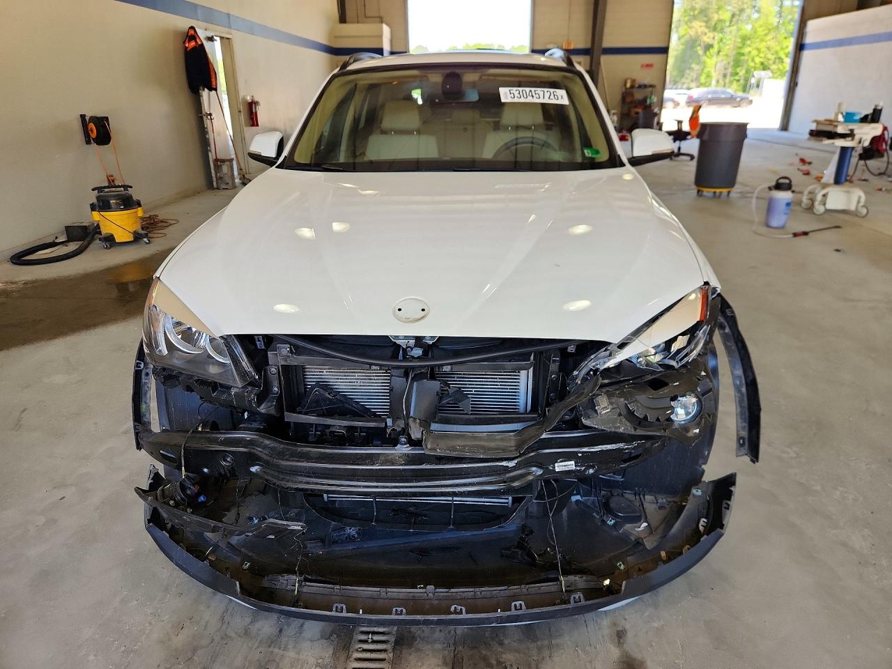 2015 Bmw X1 Sdrive28i White vin: WBAVM1C54FVW57108