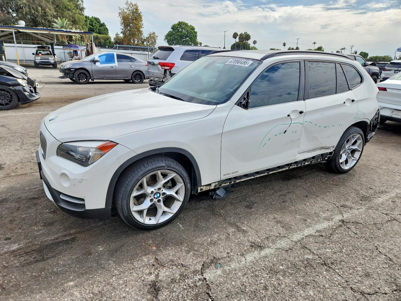 2013 Bmw X1 Sdrive28i Белый vin: WBAVM1C55DVW41237