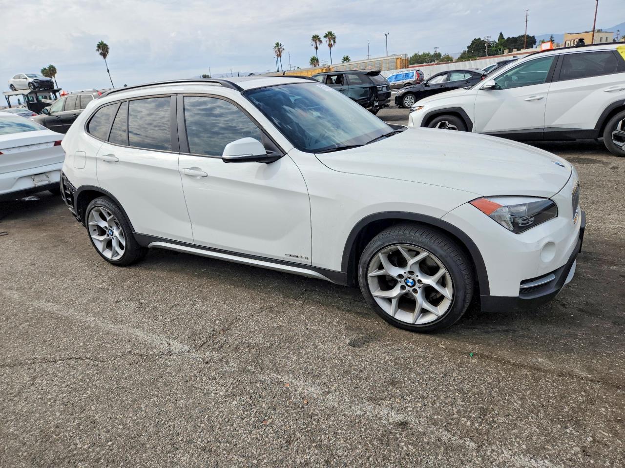 2013 Bmw X1 Sdrive28i Белый vin: WBAVM1C55DVW41237
