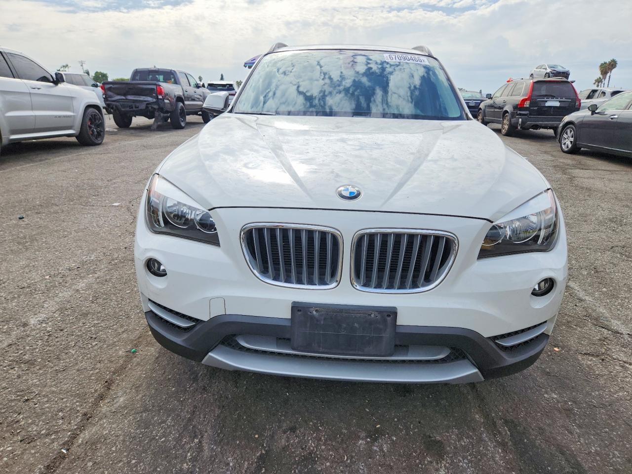 2013 Bmw X1 Sdrive28i Белый vin: WBAVM1C55DVW41237