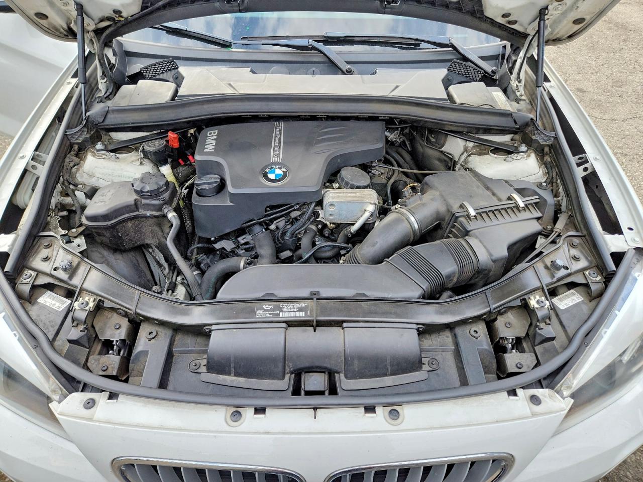 2013 Bmw X1 Sdrive28i Белый vin: WBAVM1C55DVW41237