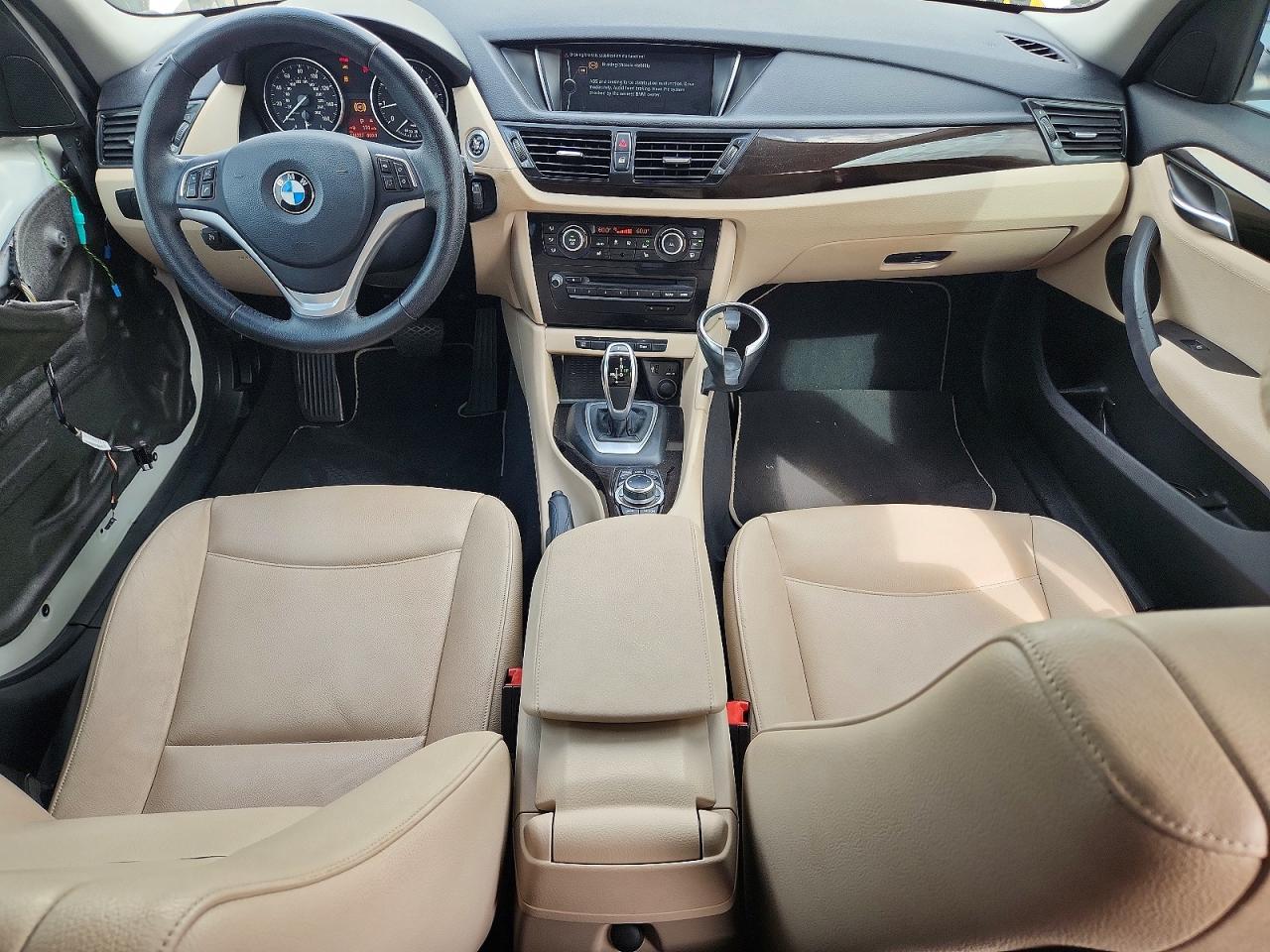 2013 Bmw X1 Sdrive28i Белый vin: WBAVM1C55DVW41237