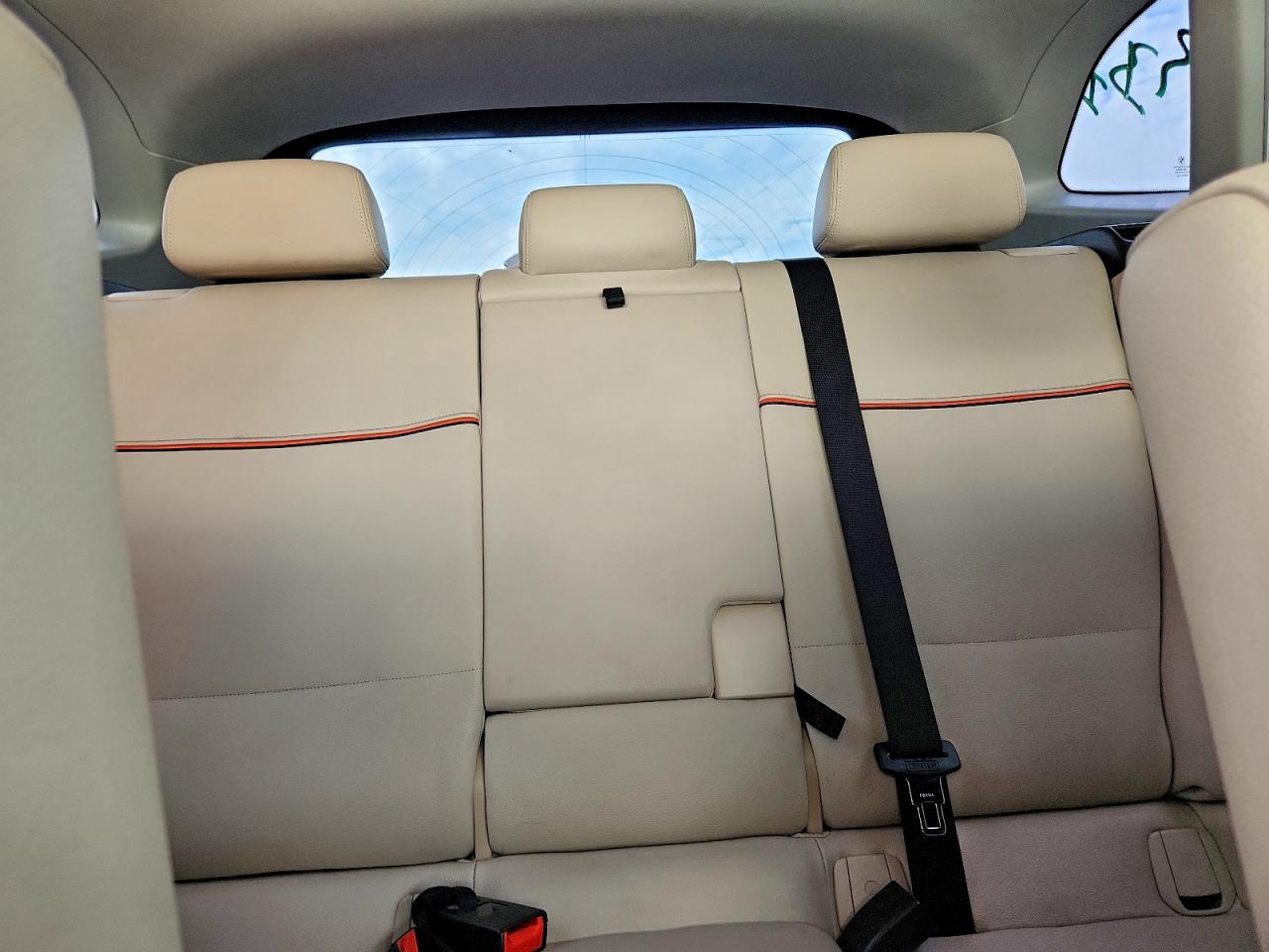 2013 Bmw X1 Sdrive28i Белый vin: WBAVM1C55DVW41237