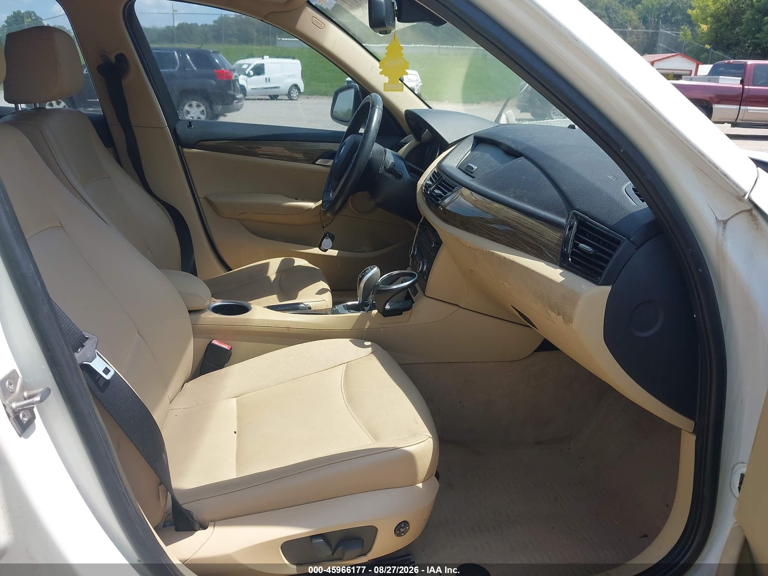 2013 Bmw X1 Sdrive28i White vin: WBAVM1C55DVW45160