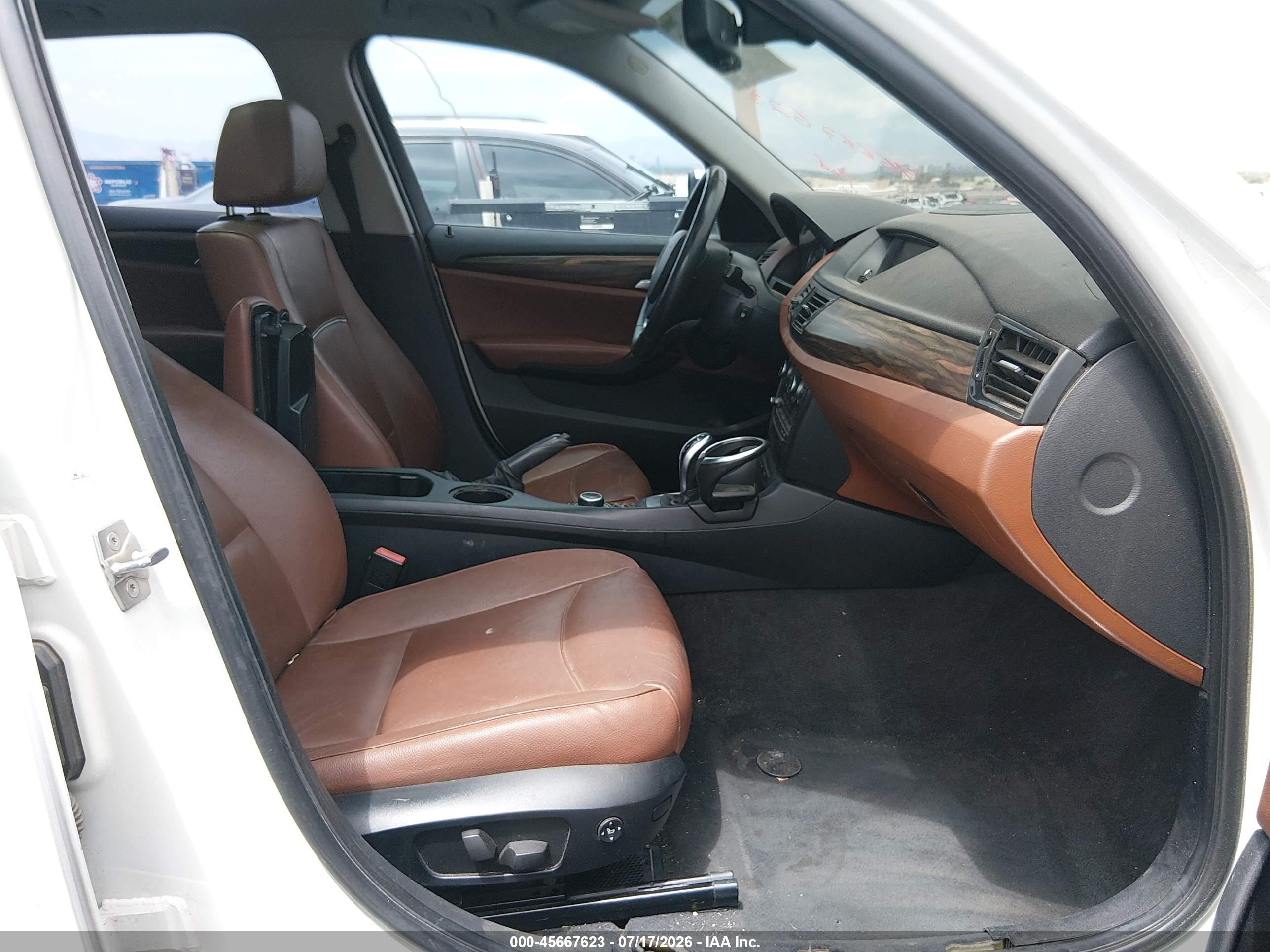 2014 Bmw X1 Sdrive28i Белый vin: WBAVM1C55EVW46858