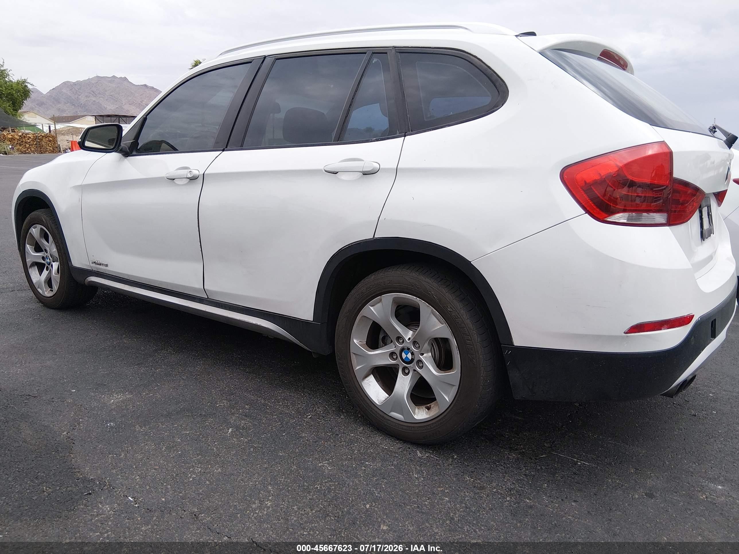 2014 Bmw X1 Sdrive28i Белый vin: WBAVM1C55EVW46858
