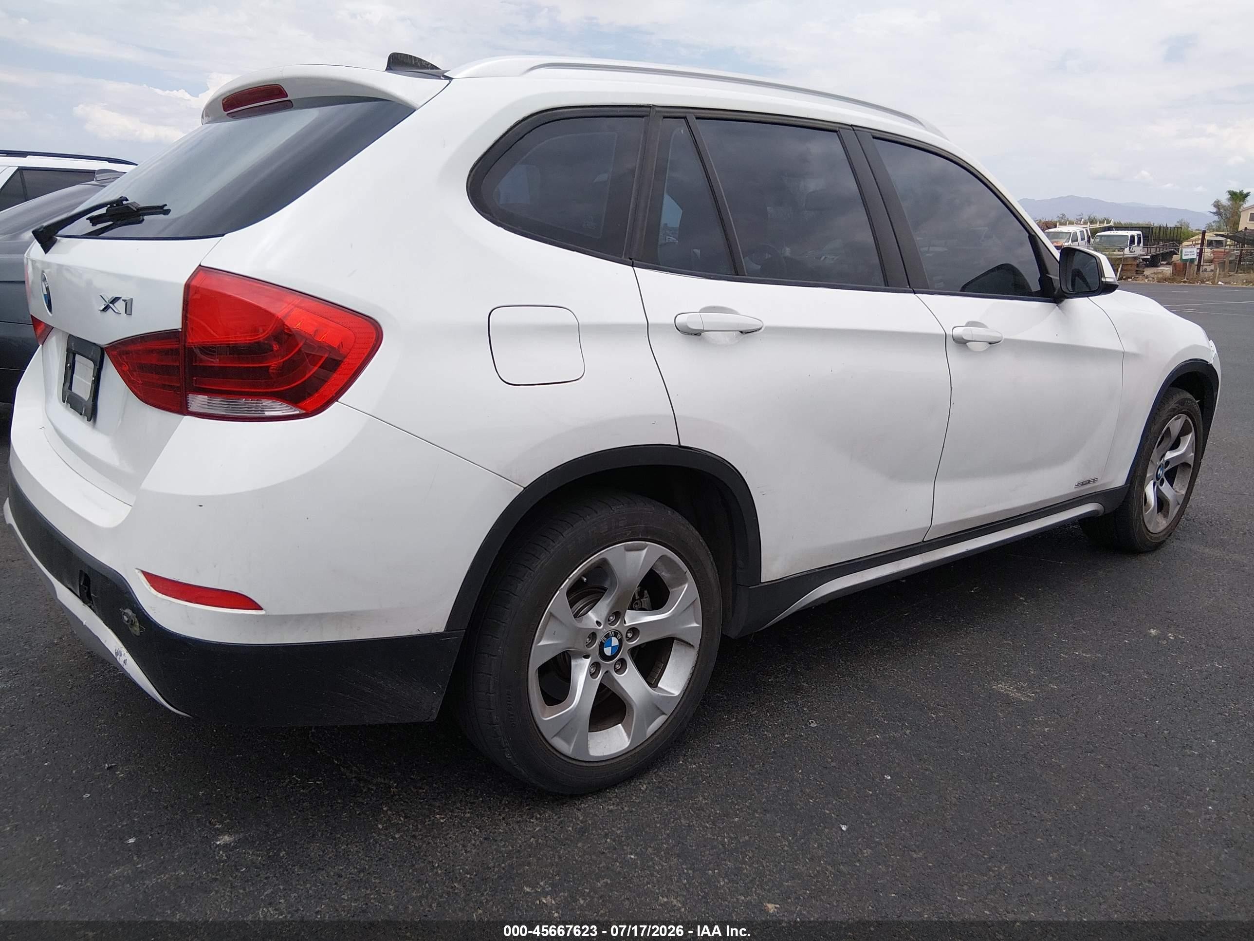 2014 Bmw X1 Sdrive28i Белый vin: WBAVM1C55EVW46858
