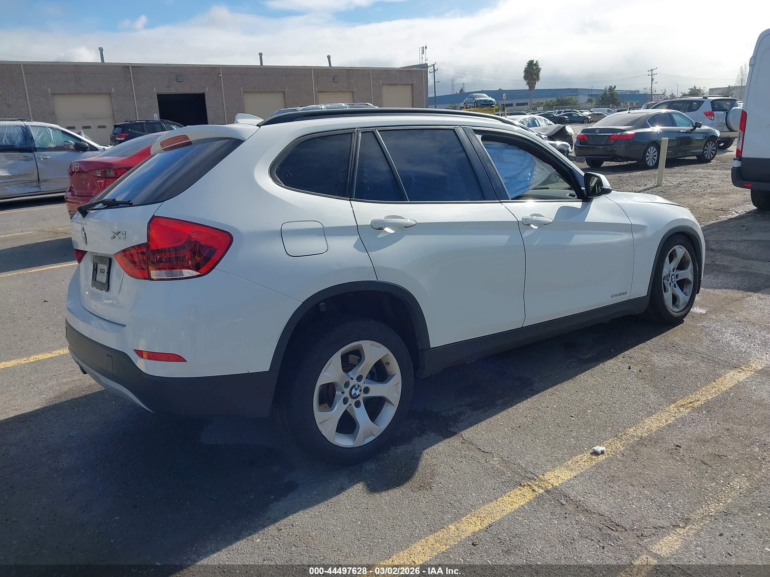 2014 Bmw X1 Sdrive28i Белый vin: WBAVM1C55EVW48285