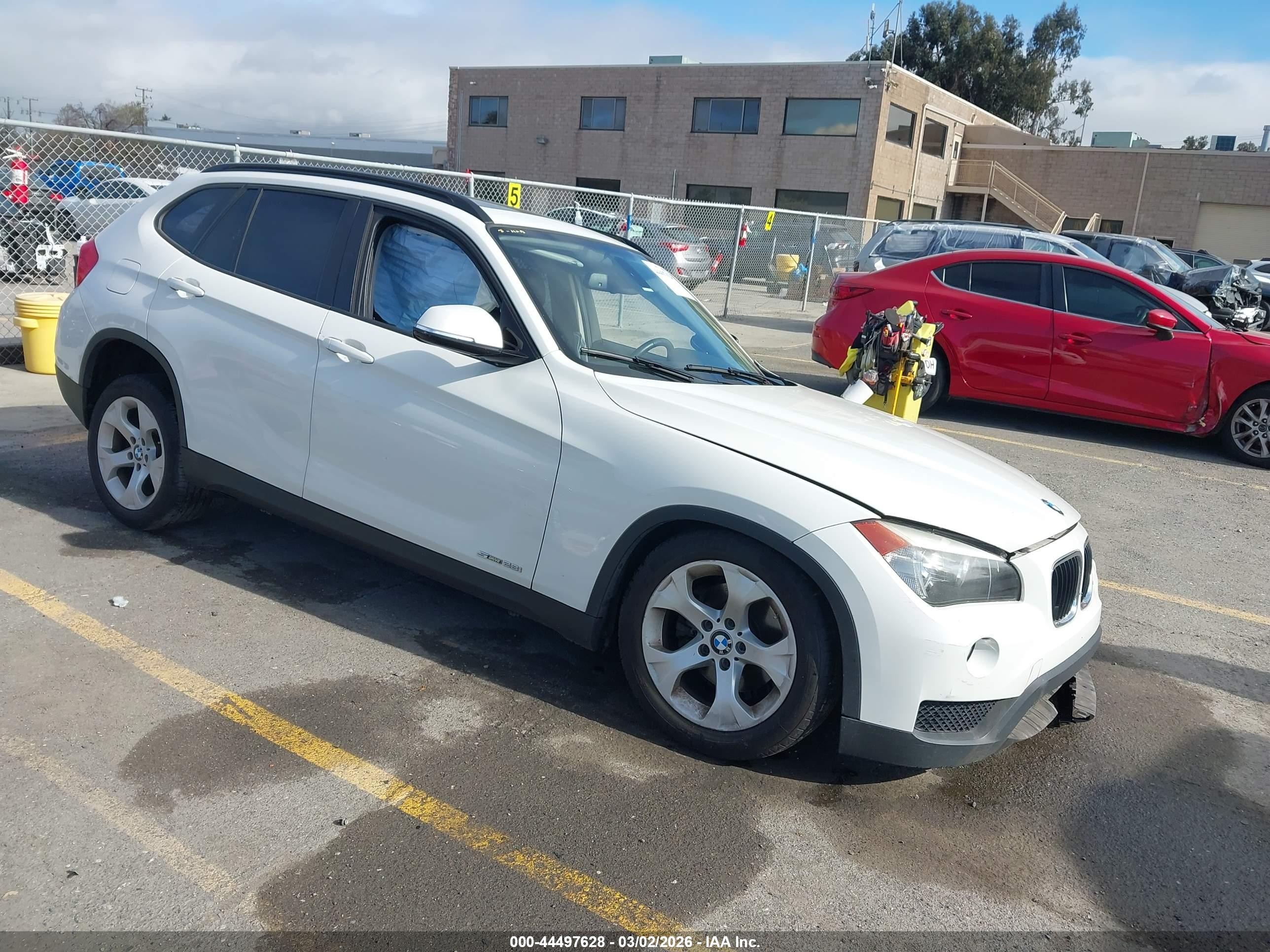 2014 Bmw X1 Sdrive28i Белый vin: WBAVM1C55EVW48285