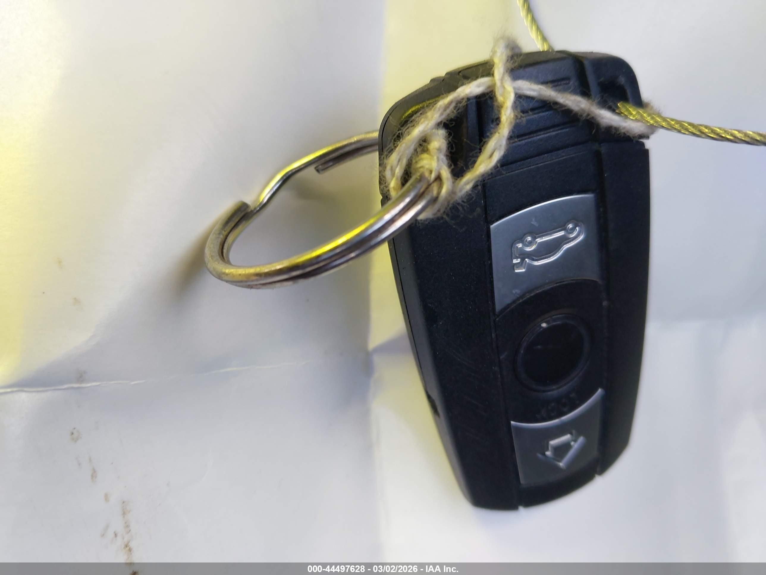 2014 Bmw X1 Sdrive28i Белый vin: WBAVM1C55EVW48285