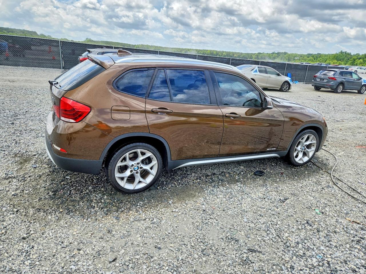 2015 Bmw X1 Sdrive28i Brown vin: WBAVM1C55FV318485