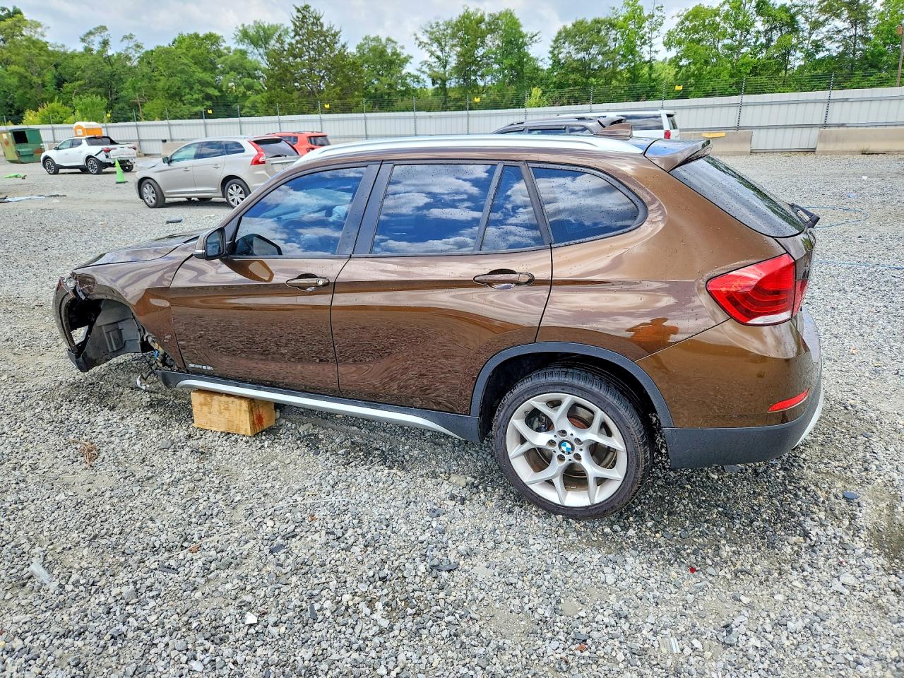 2015 Bmw X1 Sdrive28i Brown vin: WBAVM1C55FV318485