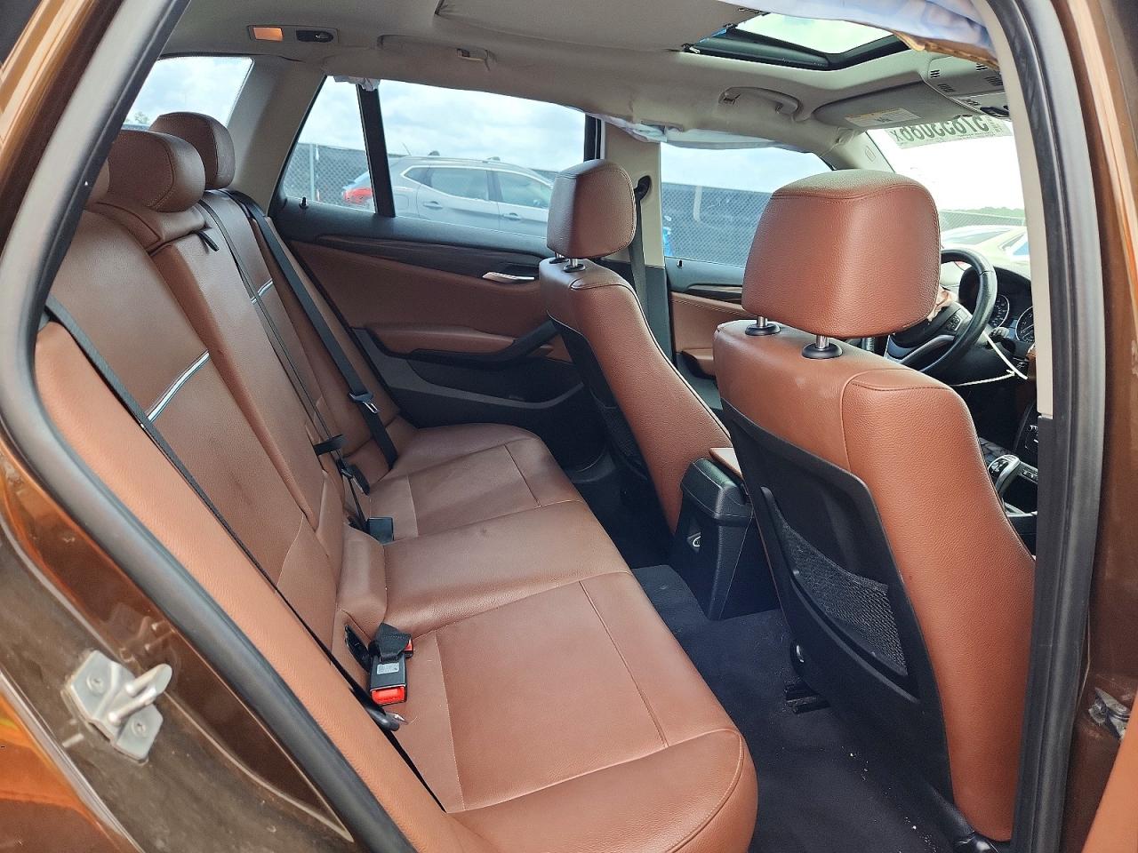 2015 Bmw X1 Sdrive28i Brown vin: WBAVM1C55FV318485