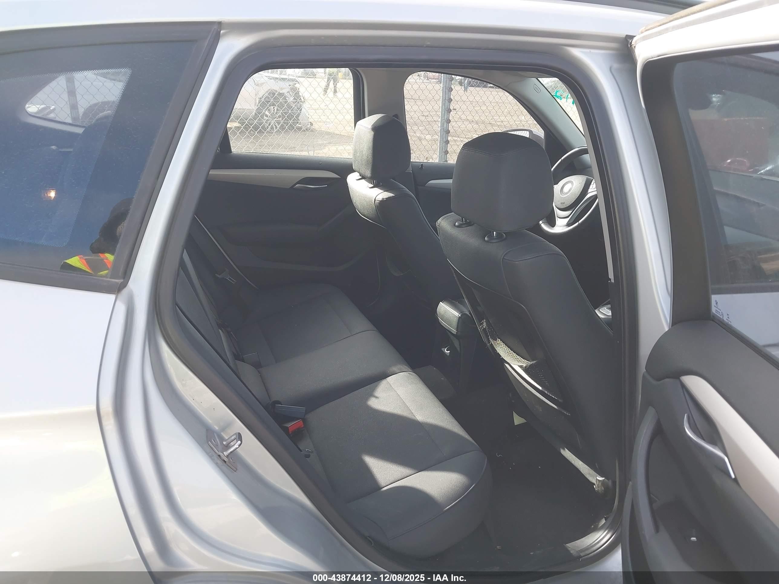 2015 Bmw X1 Sdrive28i Silver vin: WBAVM1C55FVW58140