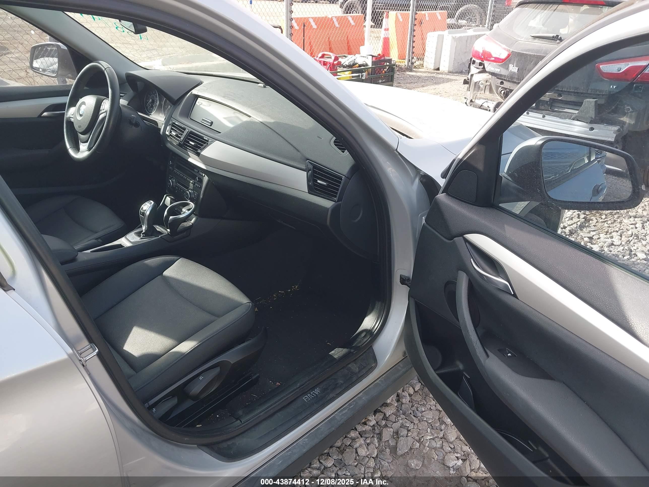 2015 Bmw X1 Sdrive28i Silver vin: WBAVM1C55FVW58140
