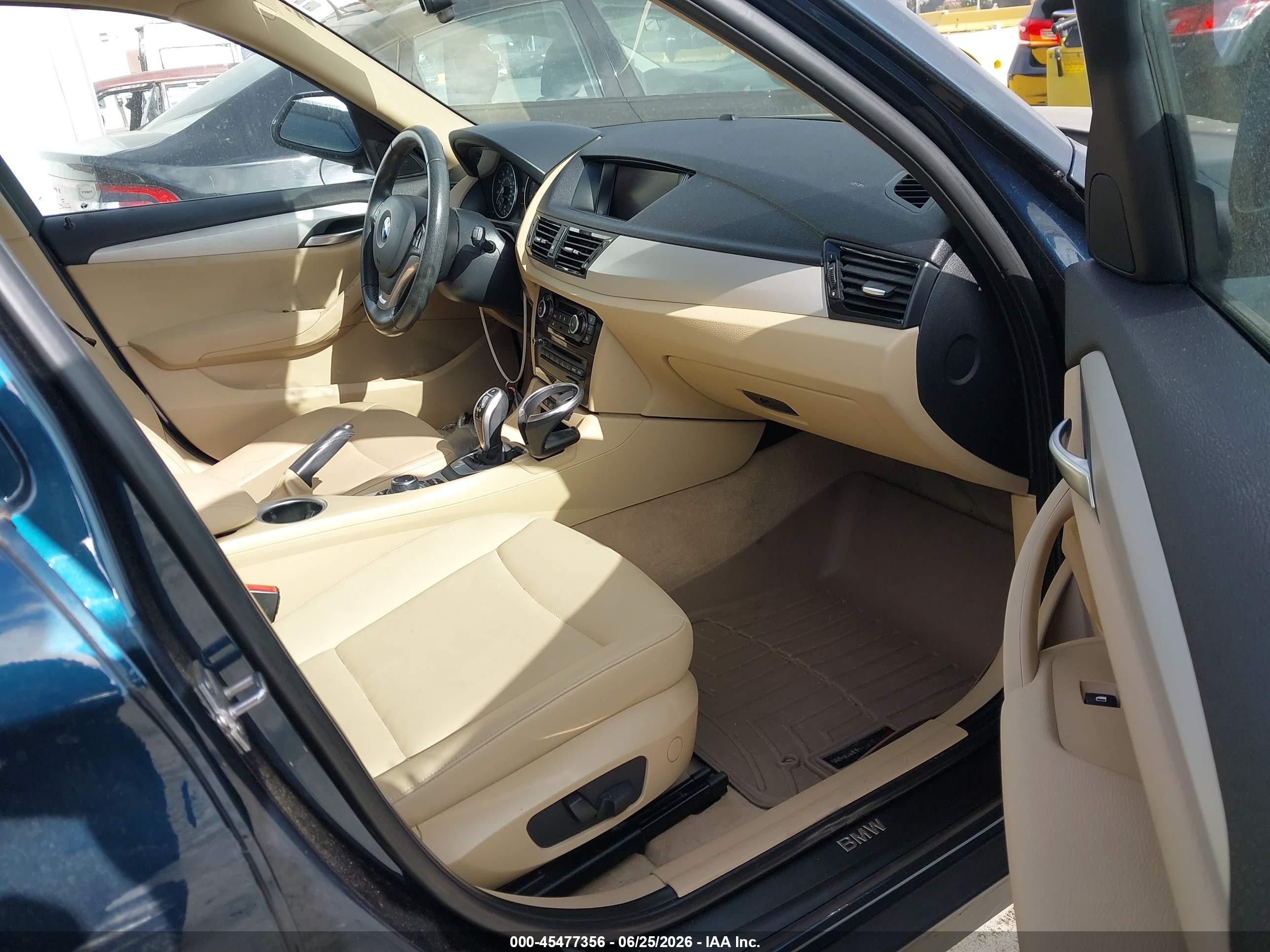 2014 Bmw X1 Sdrive28i Blue vin: WBAVM1C56EVW56251