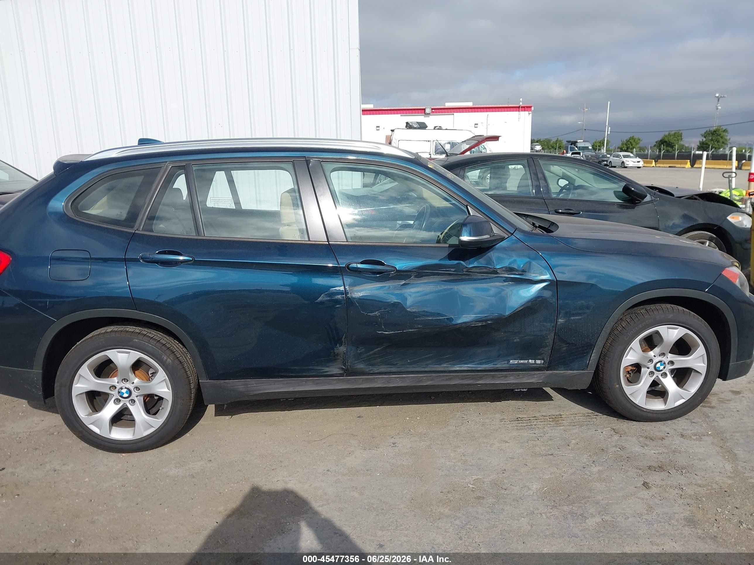2014 Bmw X1 Sdrive28i Blue vin: WBAVM1C56EVW56251