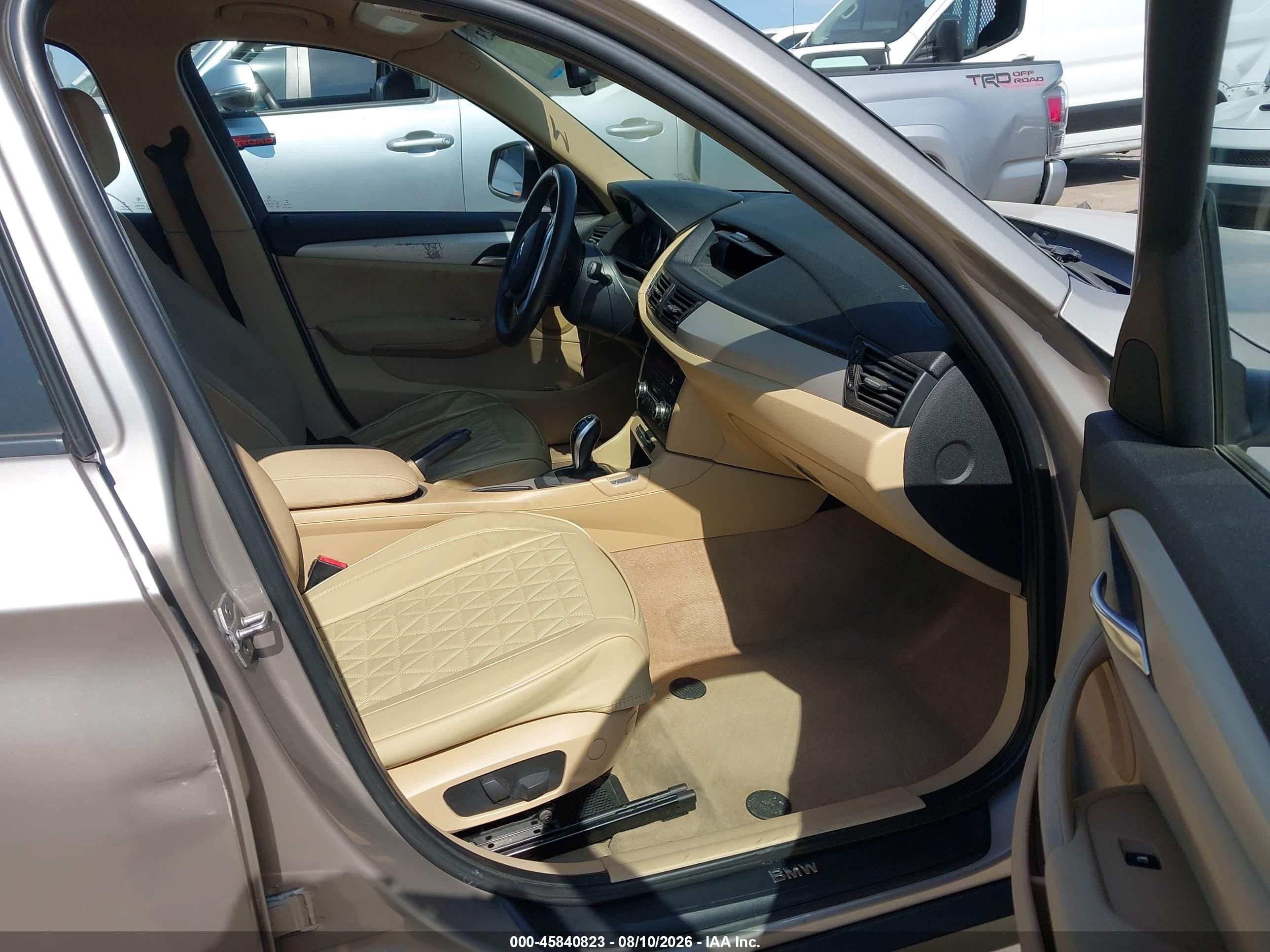 2015 Bmw X1 Sdrive28i Золотой vin: WBAVM1C56FV314798