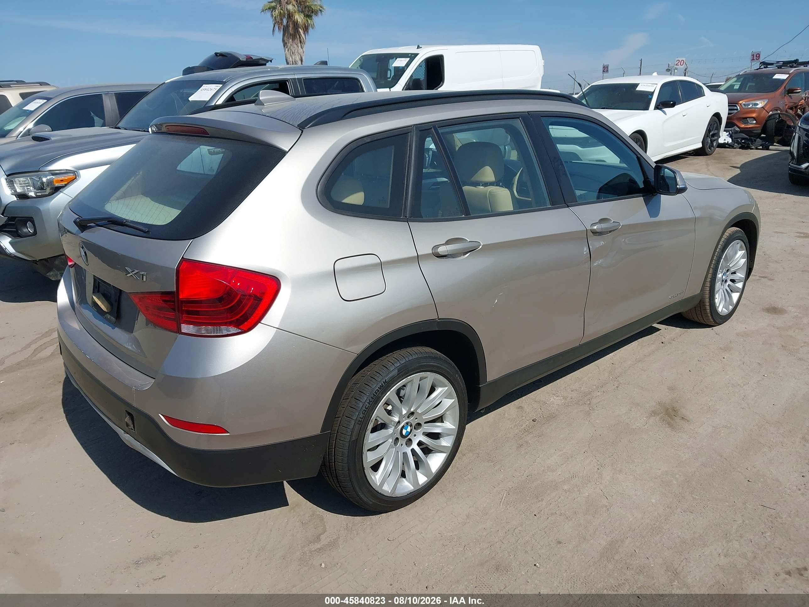2015 Bmw X1 Sdrive28i Золотой vin: WBAVM1C56FV314798