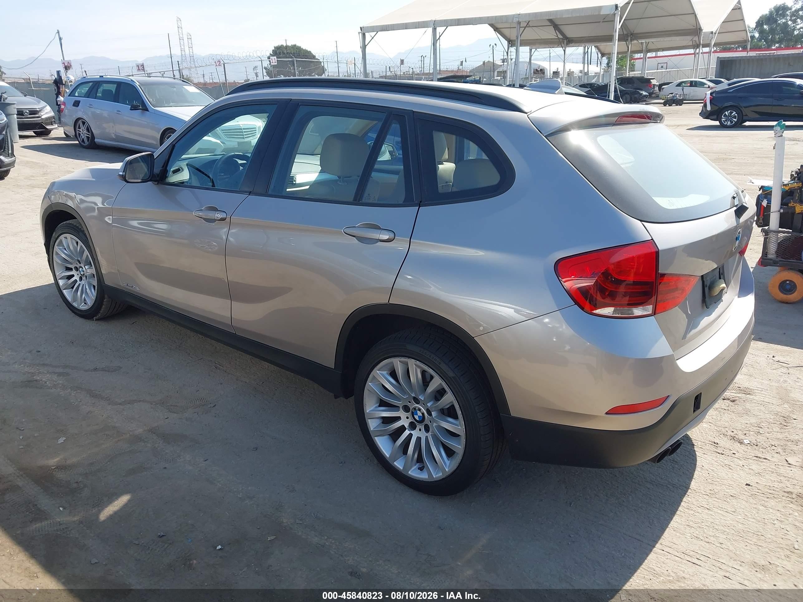 2015 Bmw X1 Sdrive28i Золотой vin: WBAVM1C56FV314798