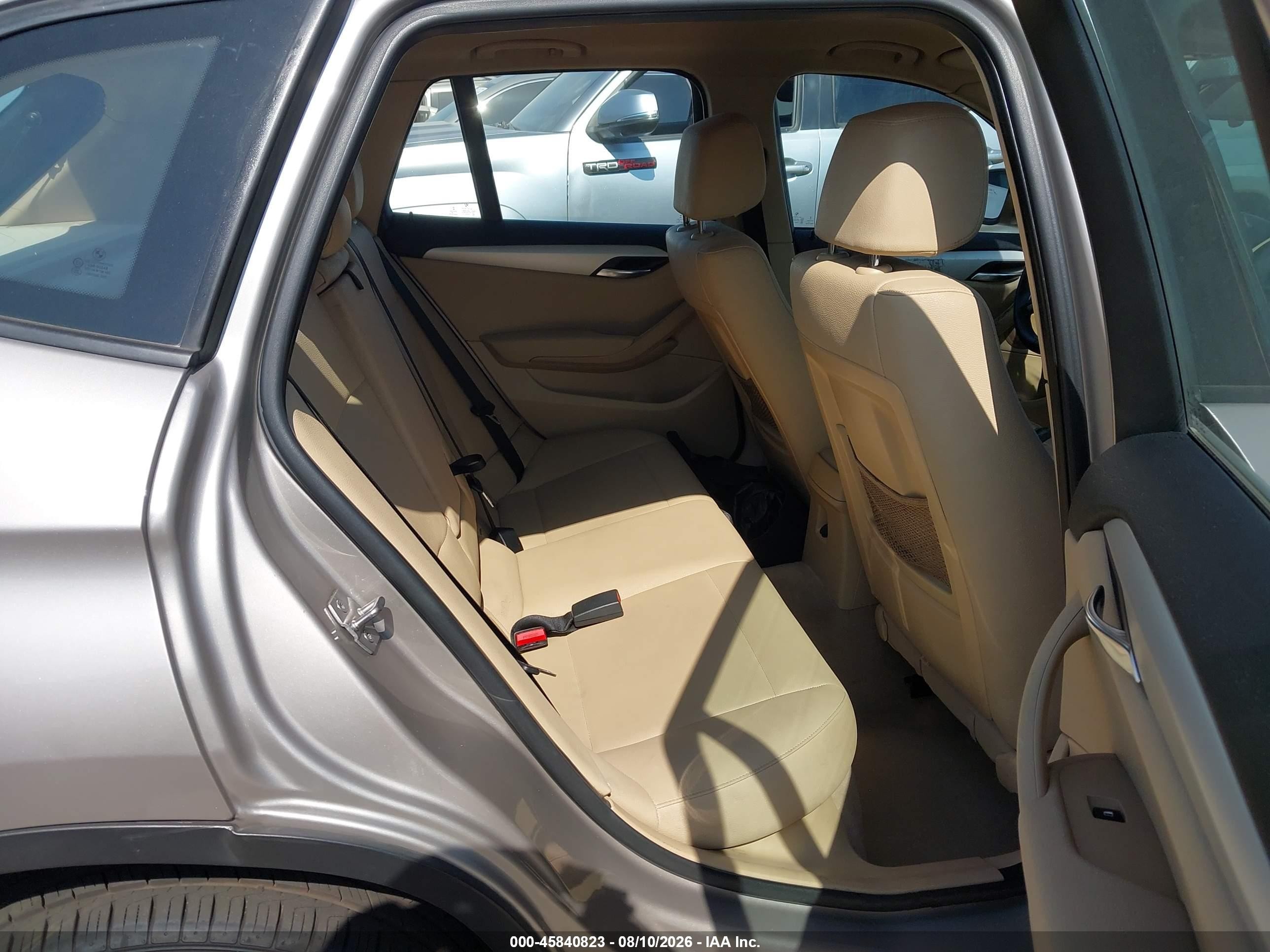 2015 Bmw X1 Sdrive28i Золотой vin: WBAVM1C56FV314798
