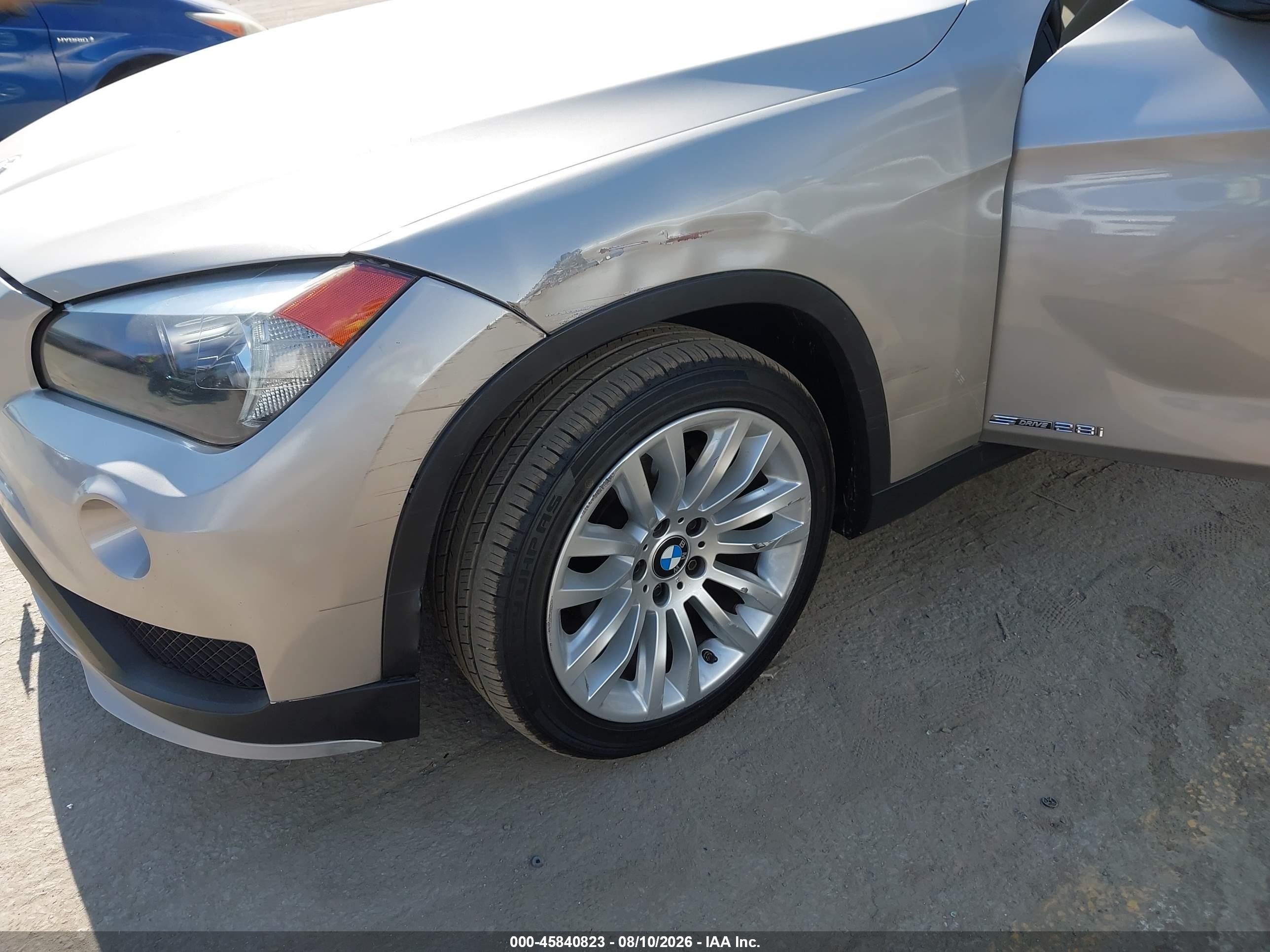 2015 Bmw X1 Sdrive28i Золотой vin: WBAVM1C56FV314798