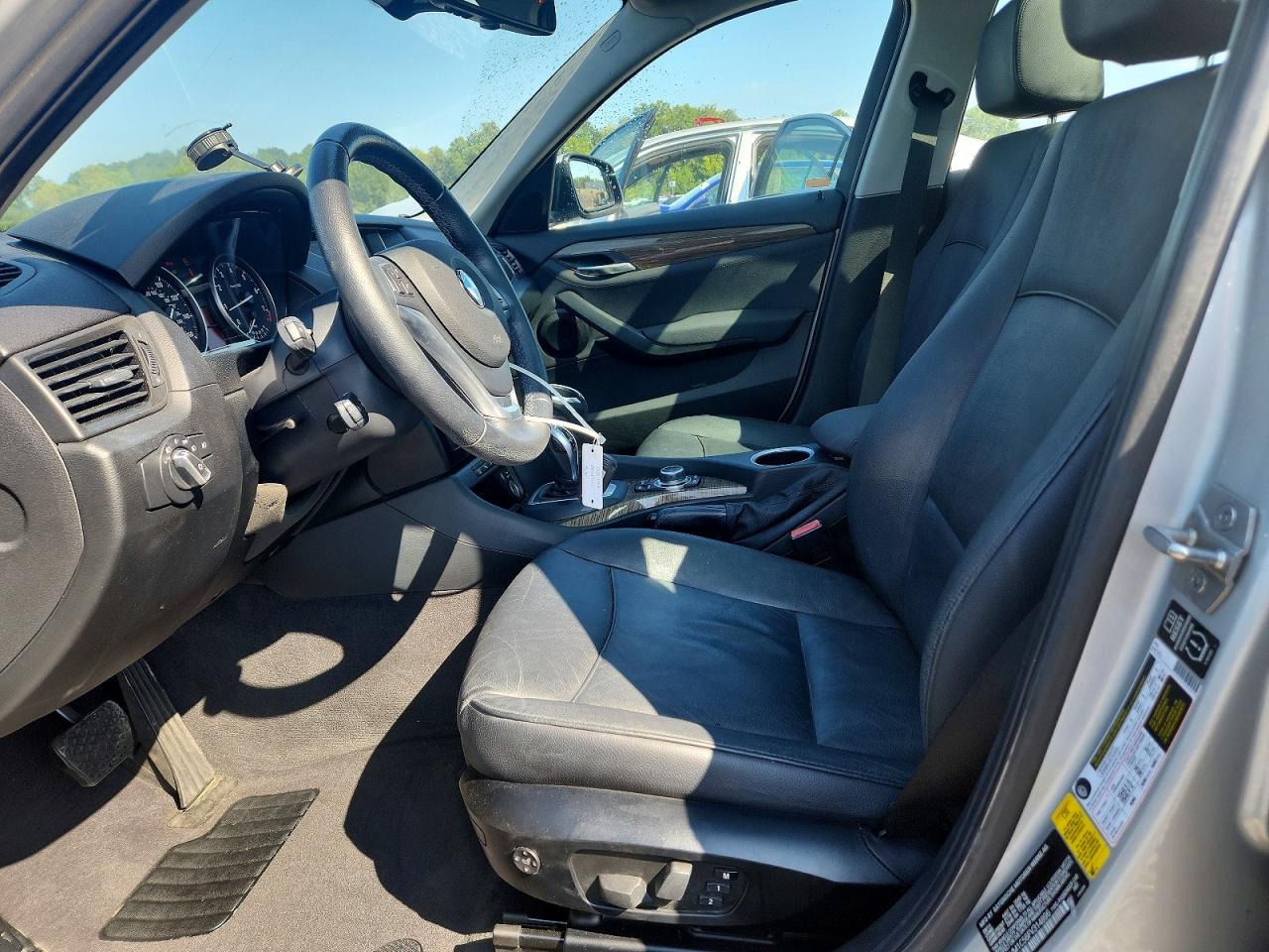 2015 Bmw X1 Sdrive28i Серебряный vin: WBAVM1C56FV314896