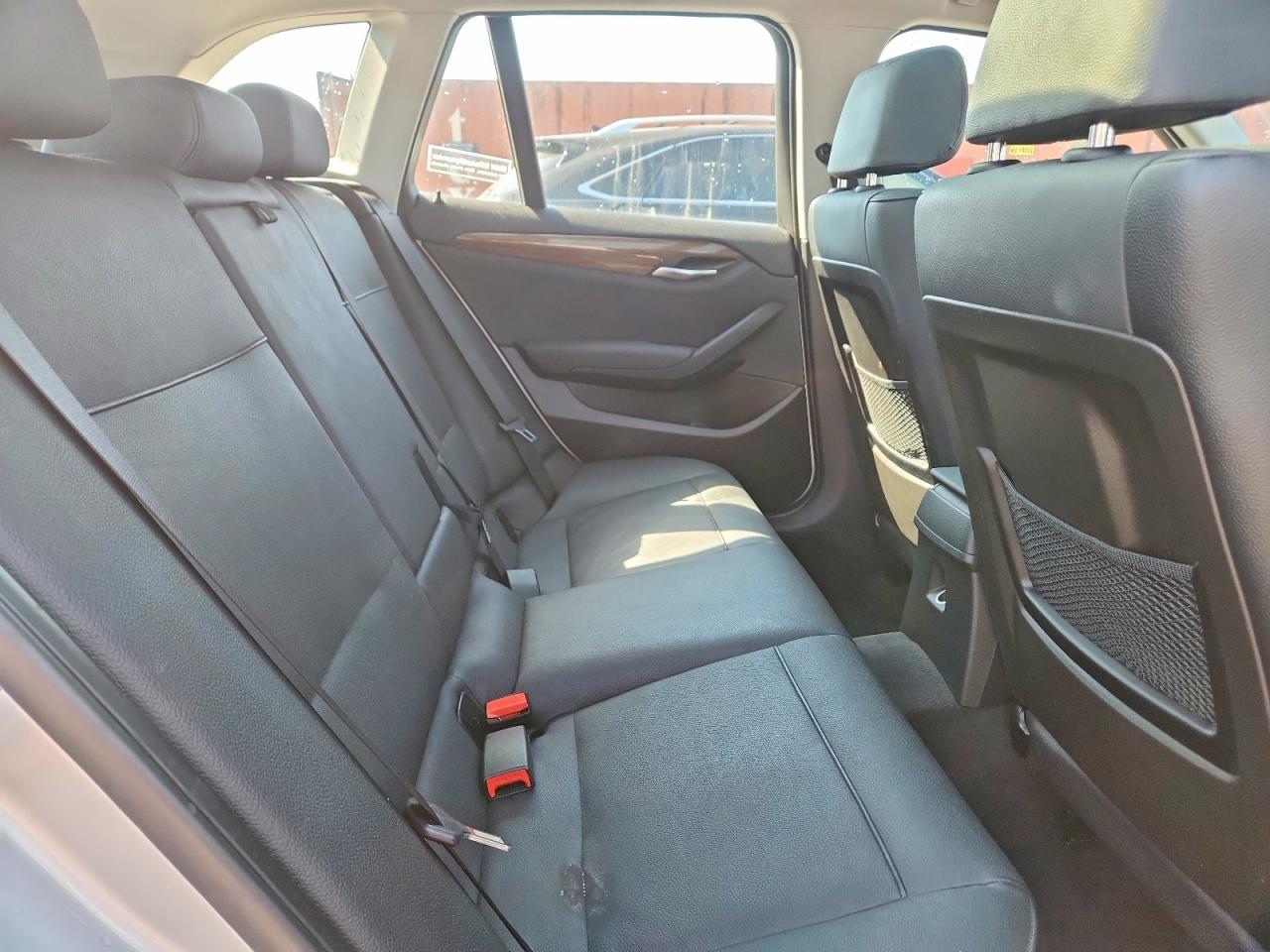 2015 Bmw X1 Sdrive28i Серебряный vin: WBAVM1C56FV314896