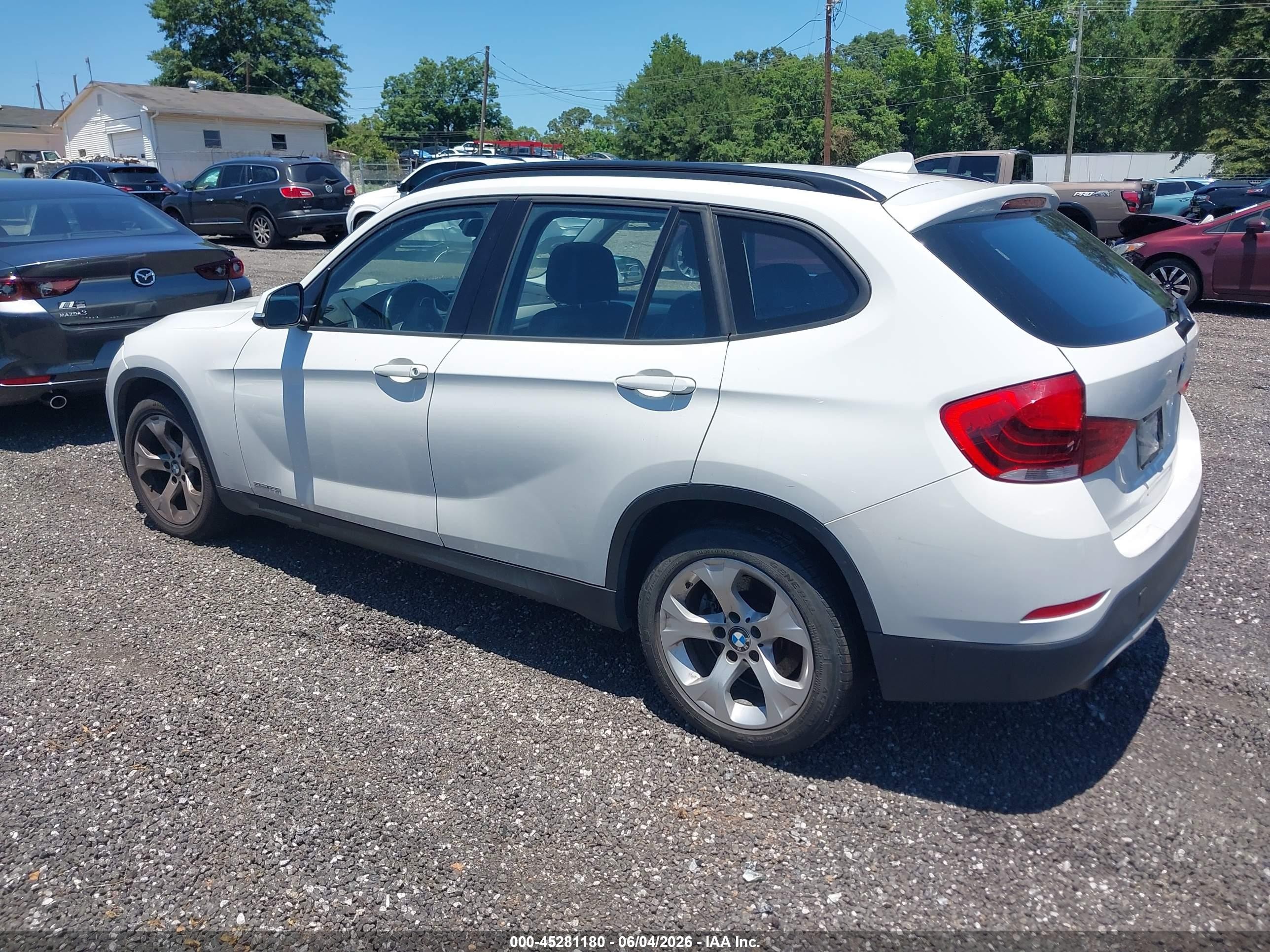 2015 Bmw X1 Sdrive28i White vin: WBAVM1C56FV317121