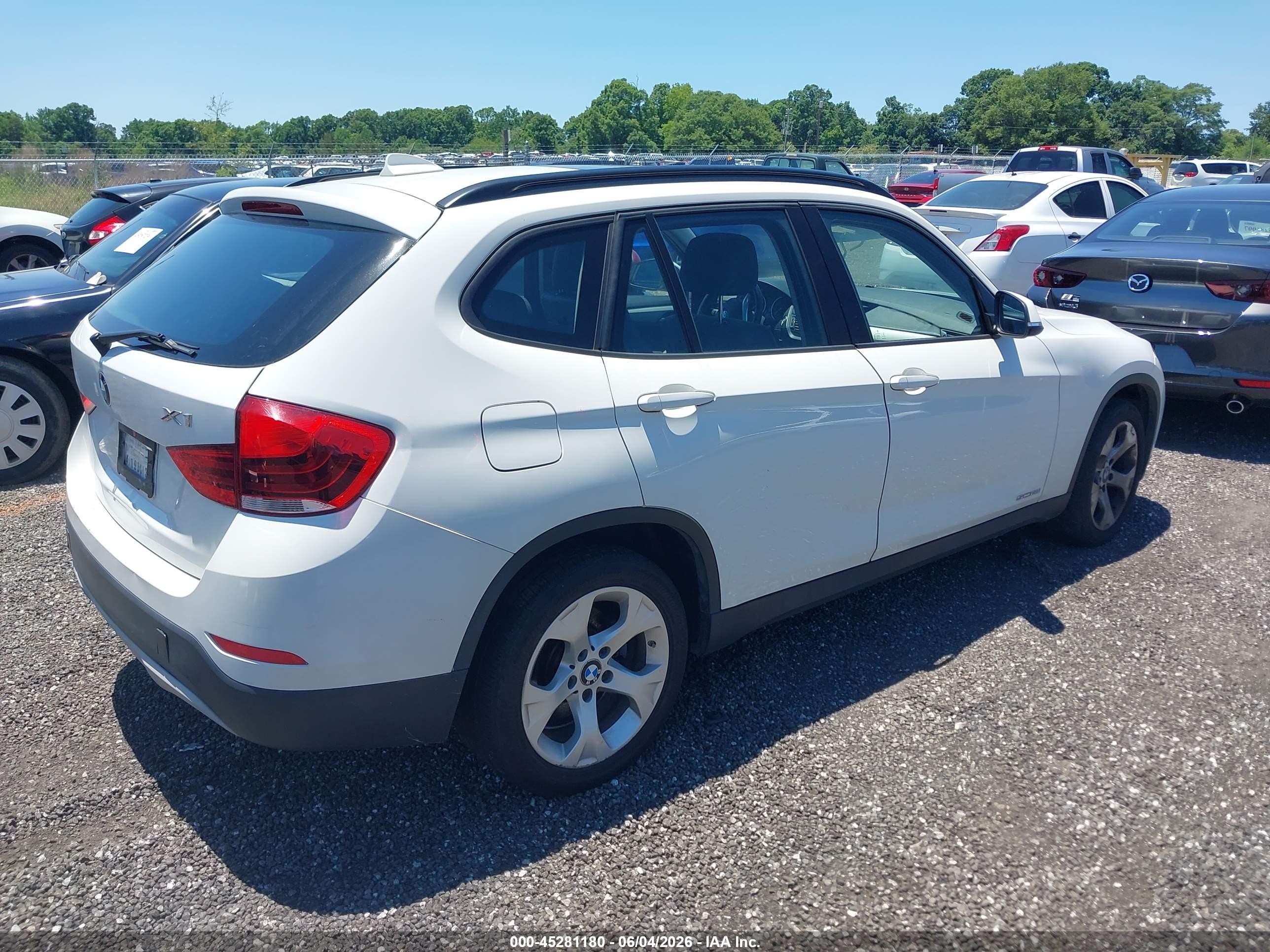 2015 Bmw X1 Sdrive28i White vin: WBAVM1C56FV317121