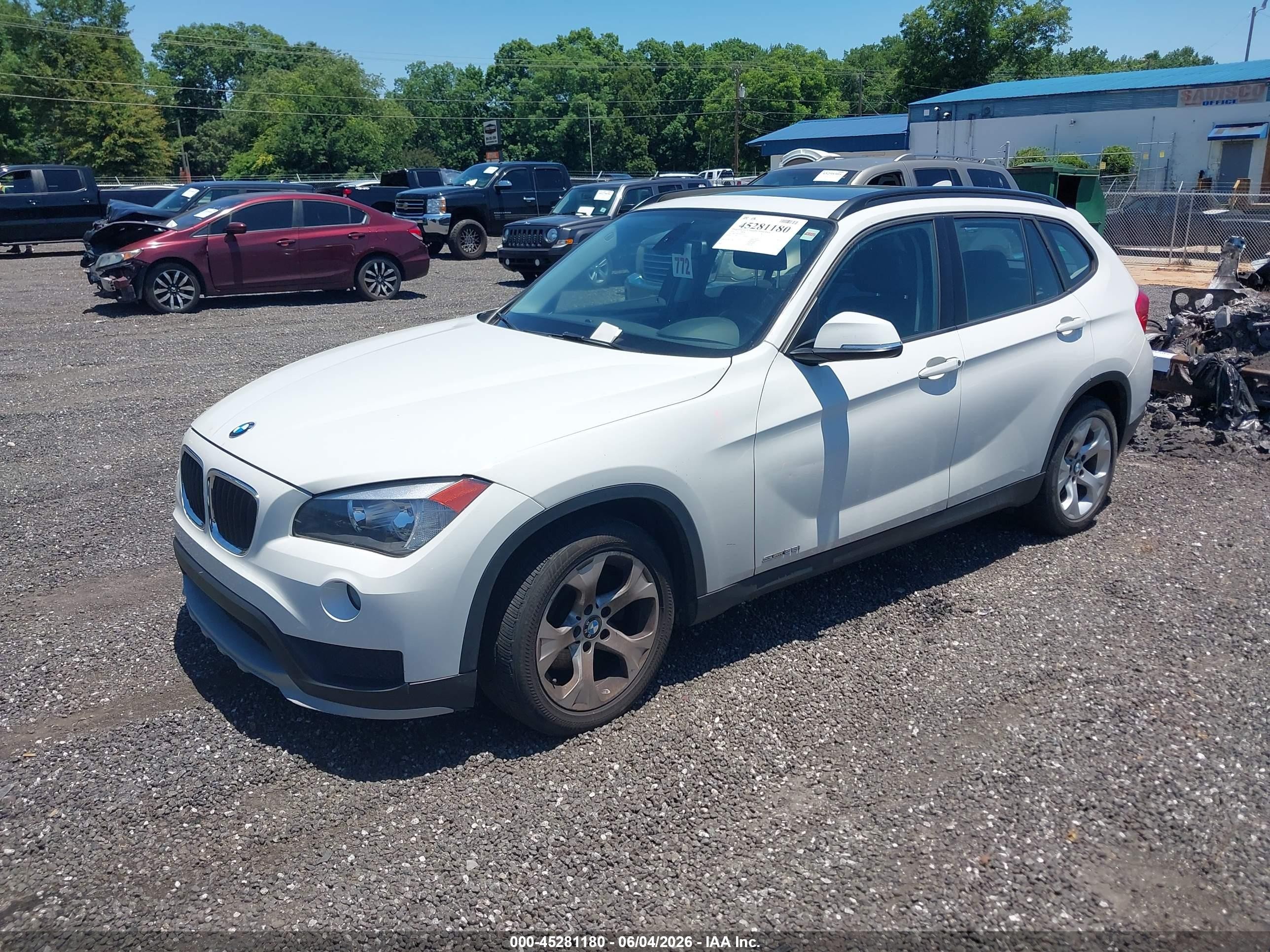2015 Bmw X1 Sdrive28i White vin: WBAVM1C56FV317121