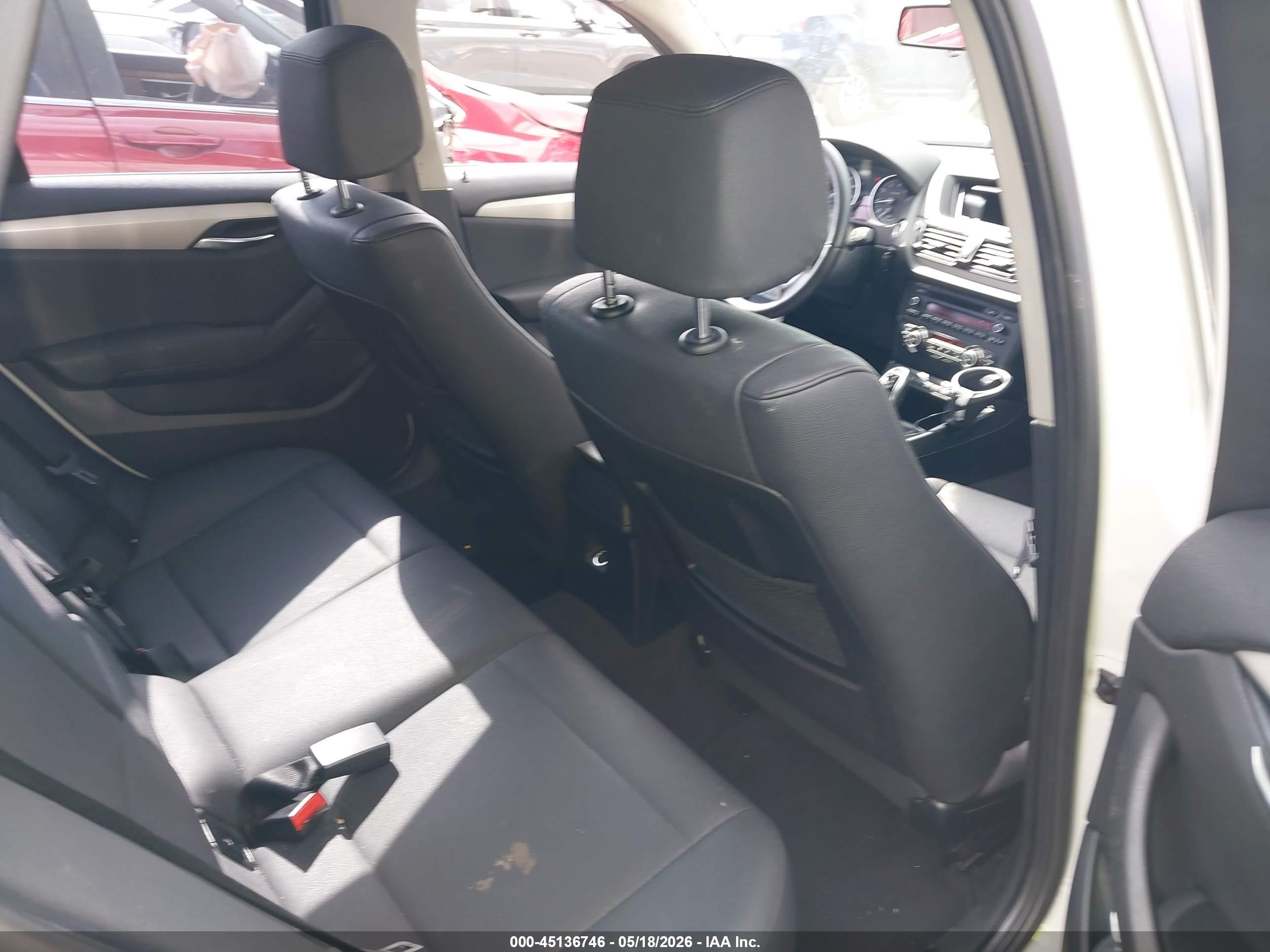 2015 Bmw X1 Sdrive28i White vin: WBAVM1C56FV319161