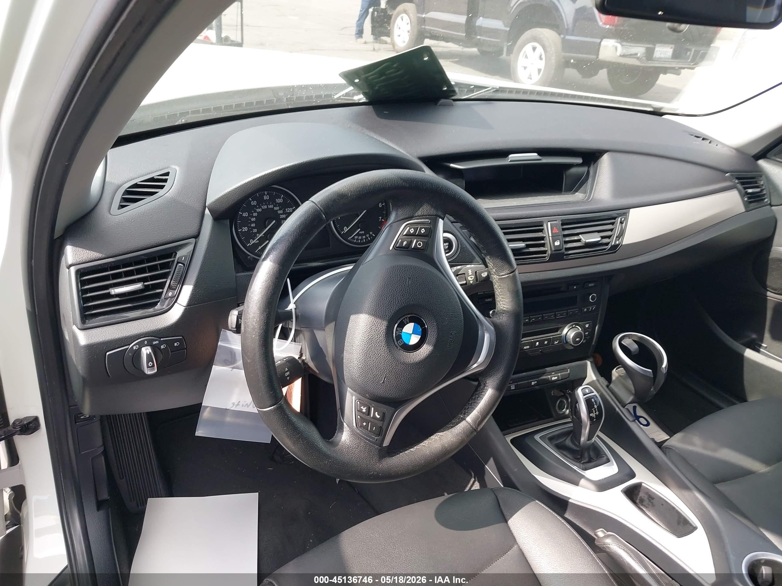2015 Bmw X1 Sdrive28i White vin: WBAVM1C56FV319161