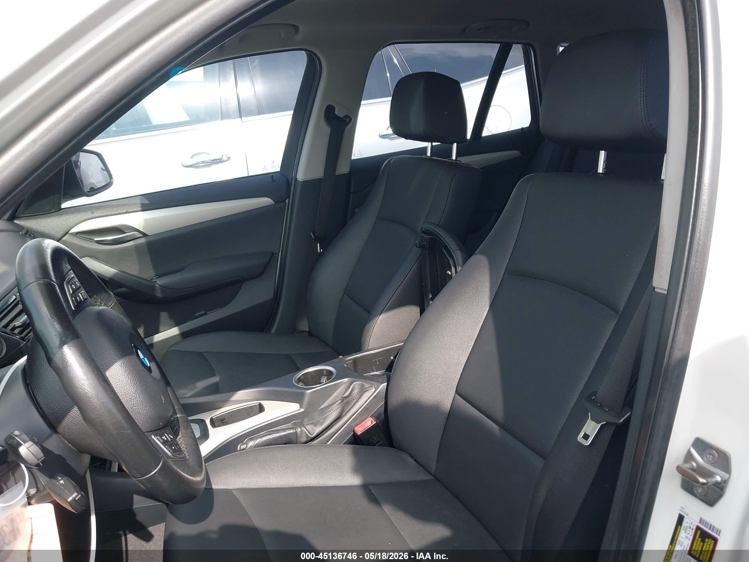 2015 Bmw X1 Sdrive28i White vin: WBAVM1C56FV319161