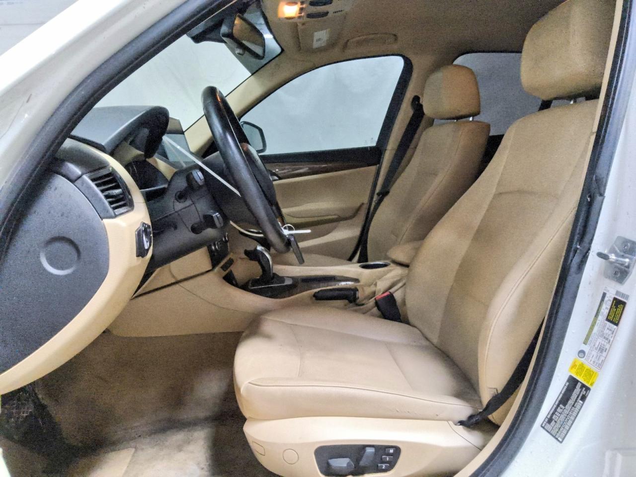 2015 Bmw X1 Sdrive28i White vin: WBAVM1C57FV318150