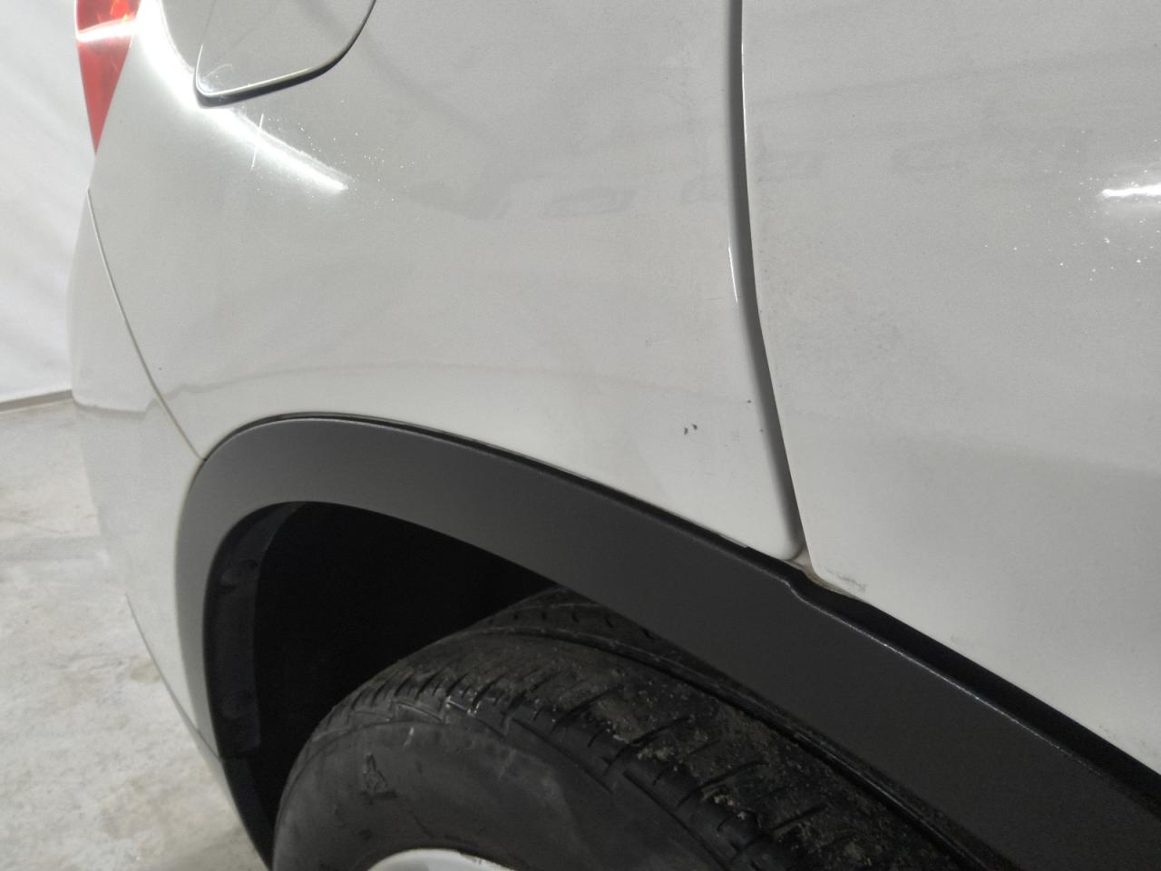 2015 Bmw X1 Sdrive28i White vin: WBAVM1C57FV318150 Damage: Right Qtr Panel, Chipped, 2