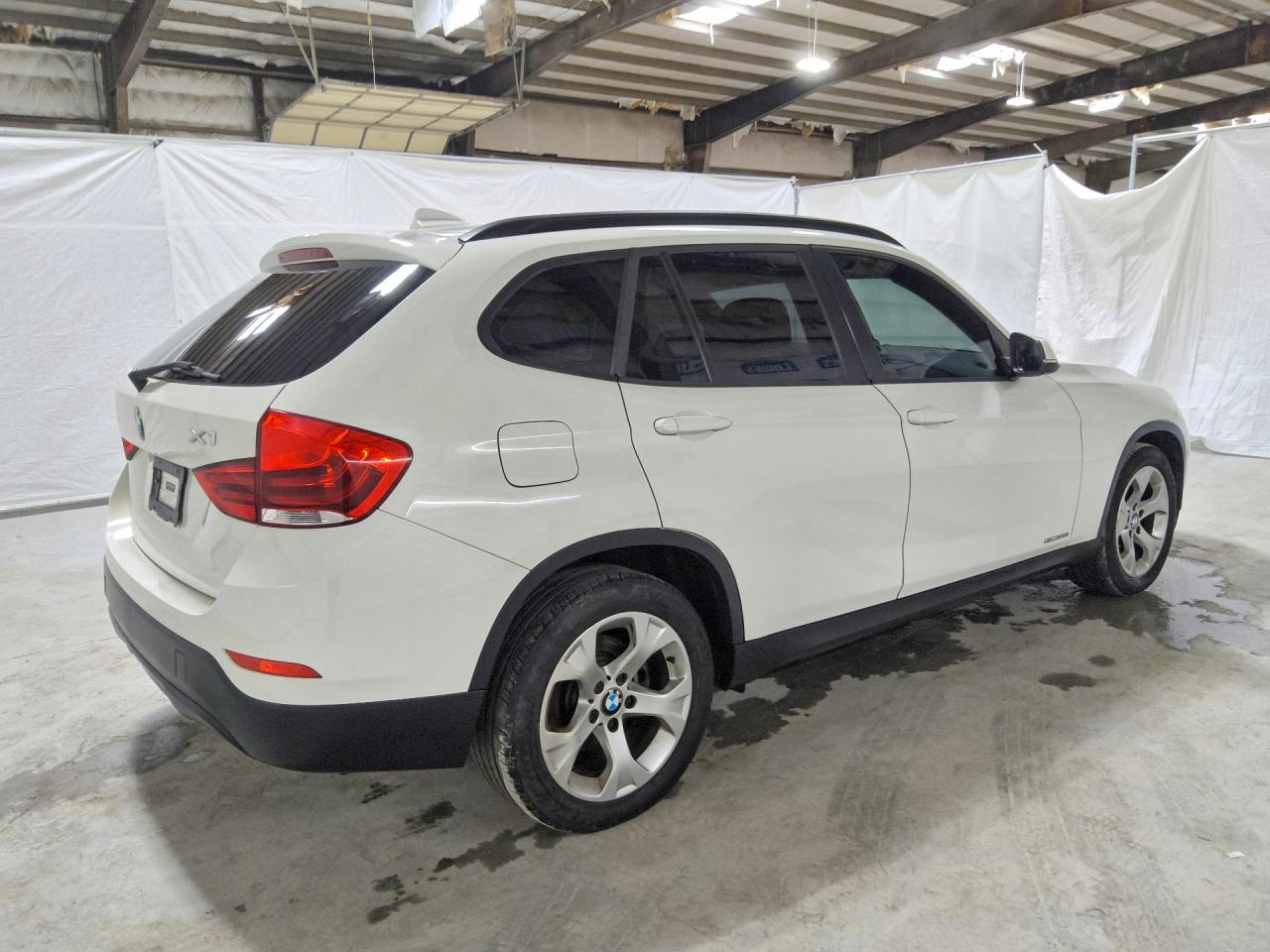 2015 Bmw X1 Sdrive28i White vin: WBAVM1C57FV318150