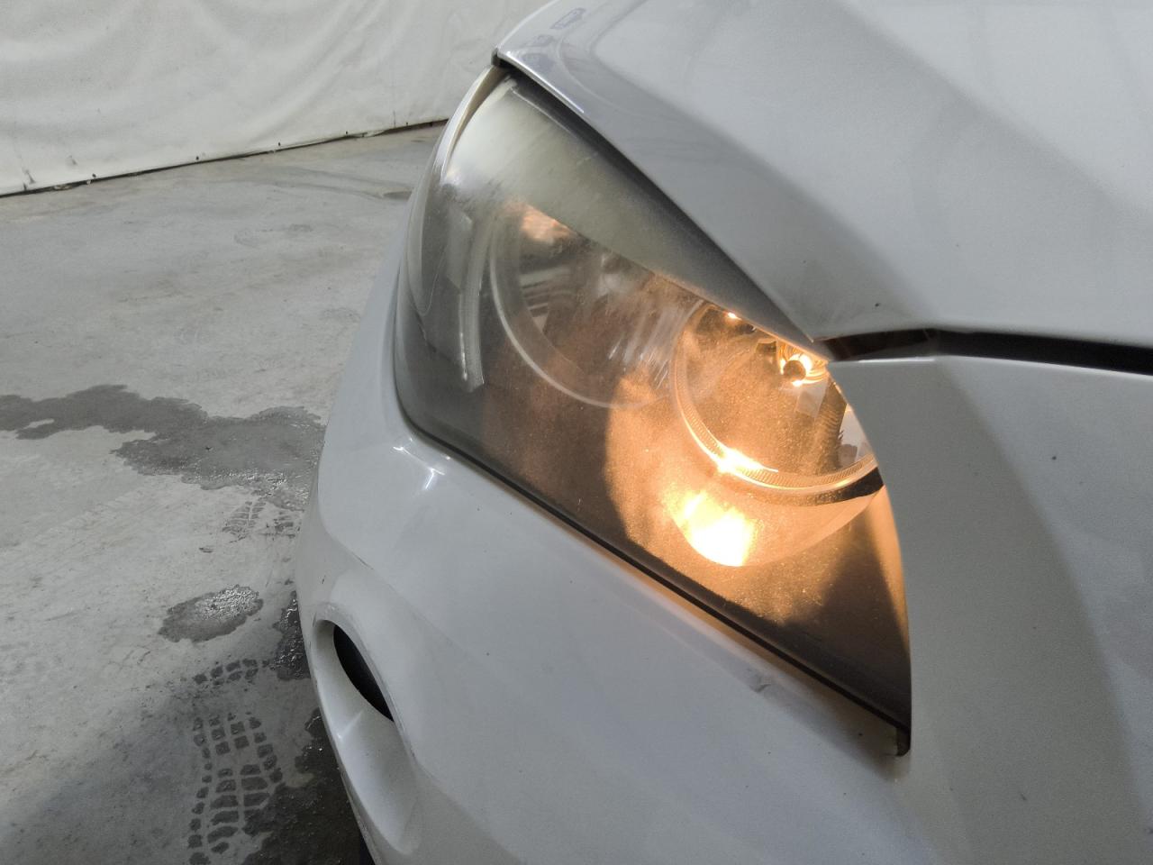 2015 Bmw X1 Sdrive28i White vin: WBAVM1C57FV318150 Damage: Right Head Lamp, Faded, Repair Required