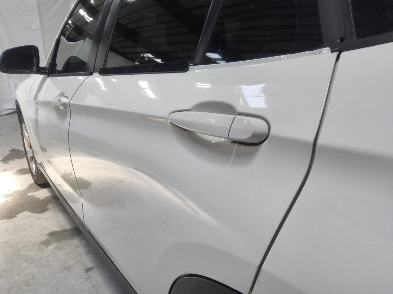 2015 Bmw X1 Sdrive28i White vin: WBAVM1C57FV318150 Damage: Left Rear Door Wind. Molding, Broken, Replacement Required