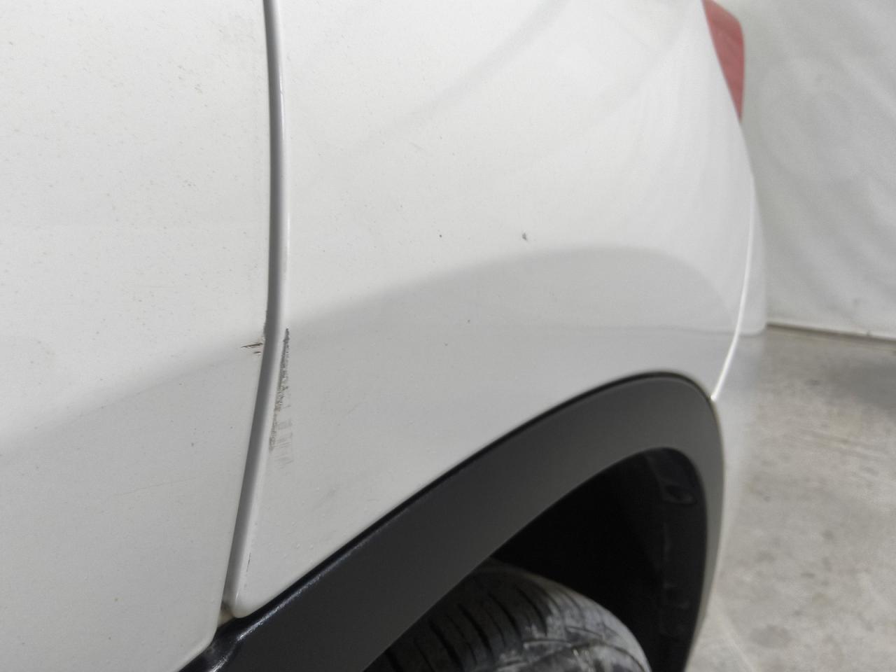 2015 Bmw X1 Sdrive28i White vin: WBAVM1C57FV318150 Damage: Left Qtr Panel, Heavy Scratch, 1 To 2 Inches