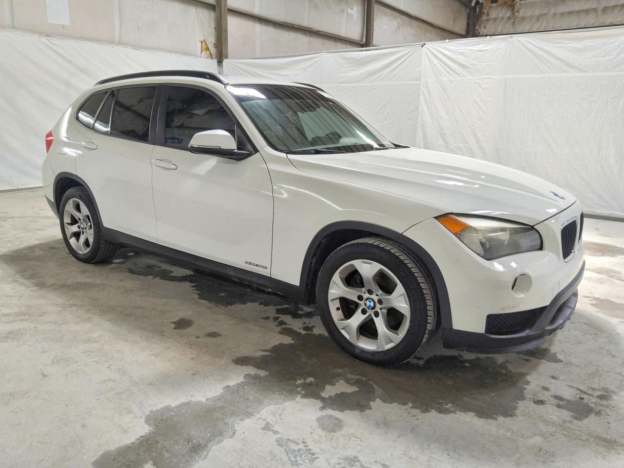 2015 Bmw X1 Sdrive28i White vin: WBAVM1C57FV318150