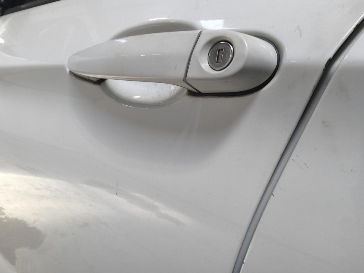 2015 Bmw X1 Sdrive28i White vin: WBAVM1C57FV318150 Damage: Left Front Door, Light Scratch, 1 To 2 Inches