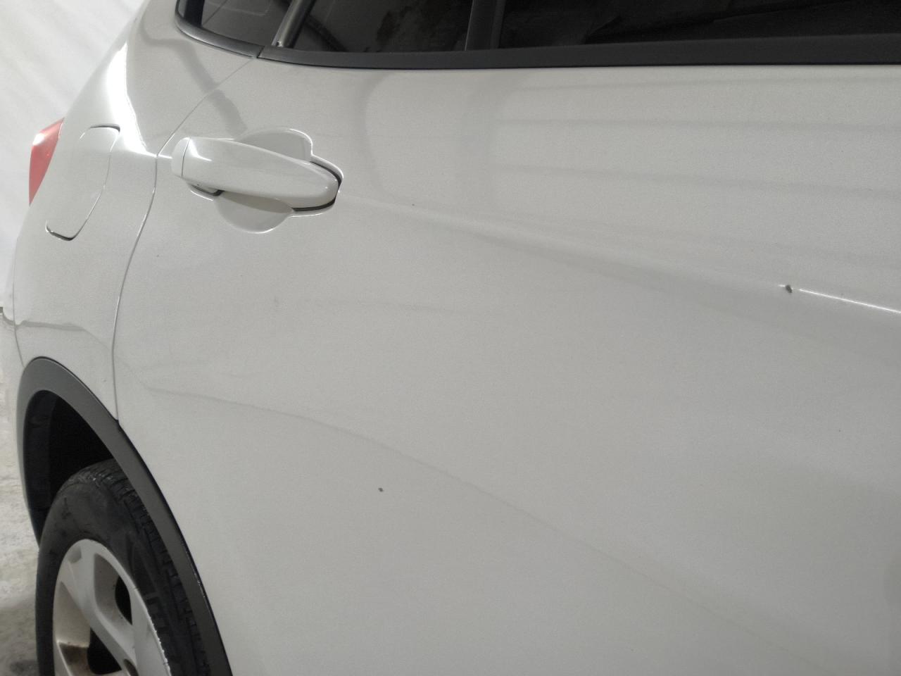 2015 Bmw X1 Sdrive28i White vin: WBAVM1C57FV318150 Damage: Right Rear Door, Chipped, 2