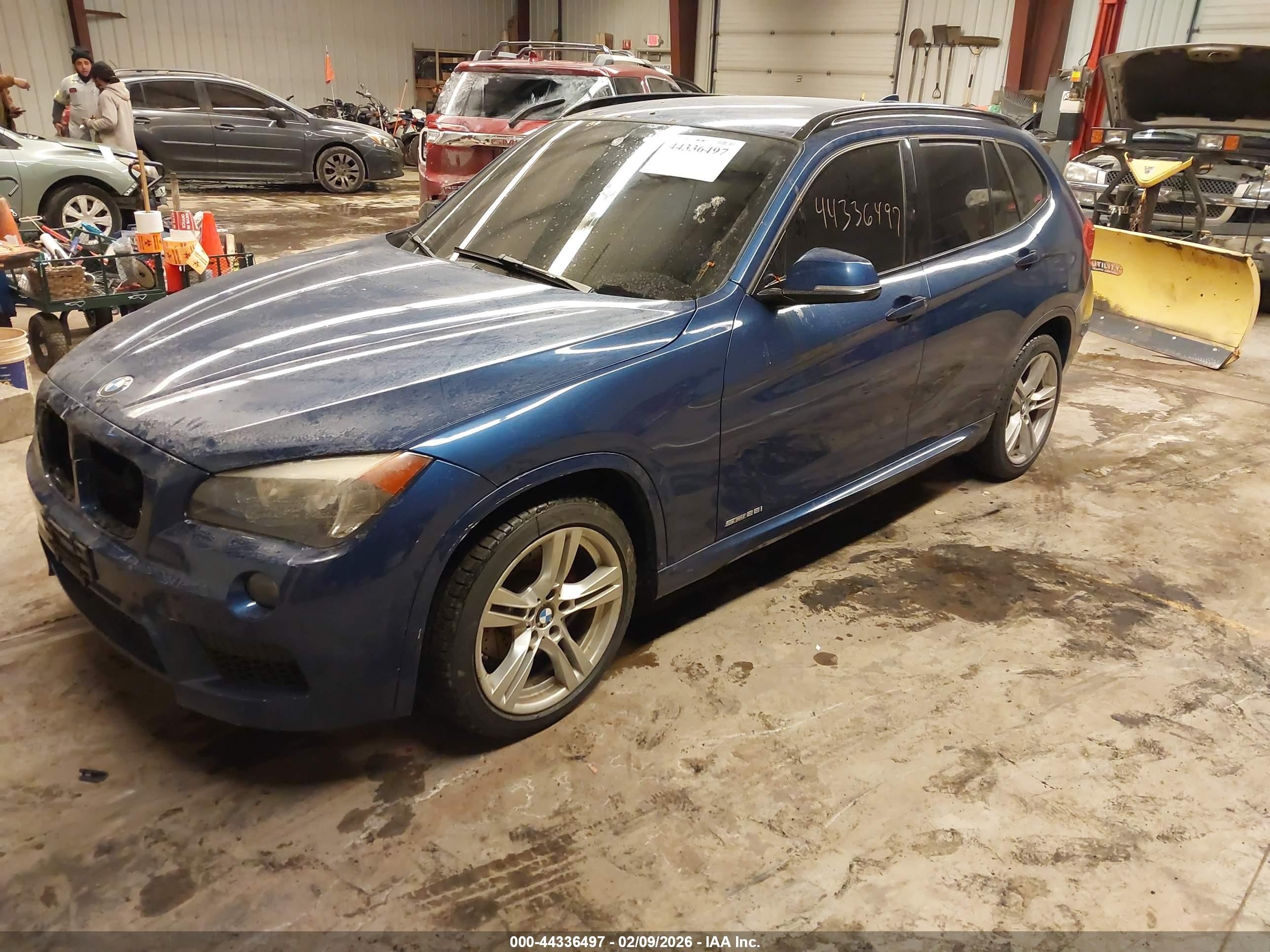 2013 Bmw X1 Sdrive28i Blue vin: WBAVM1C58DVW42298