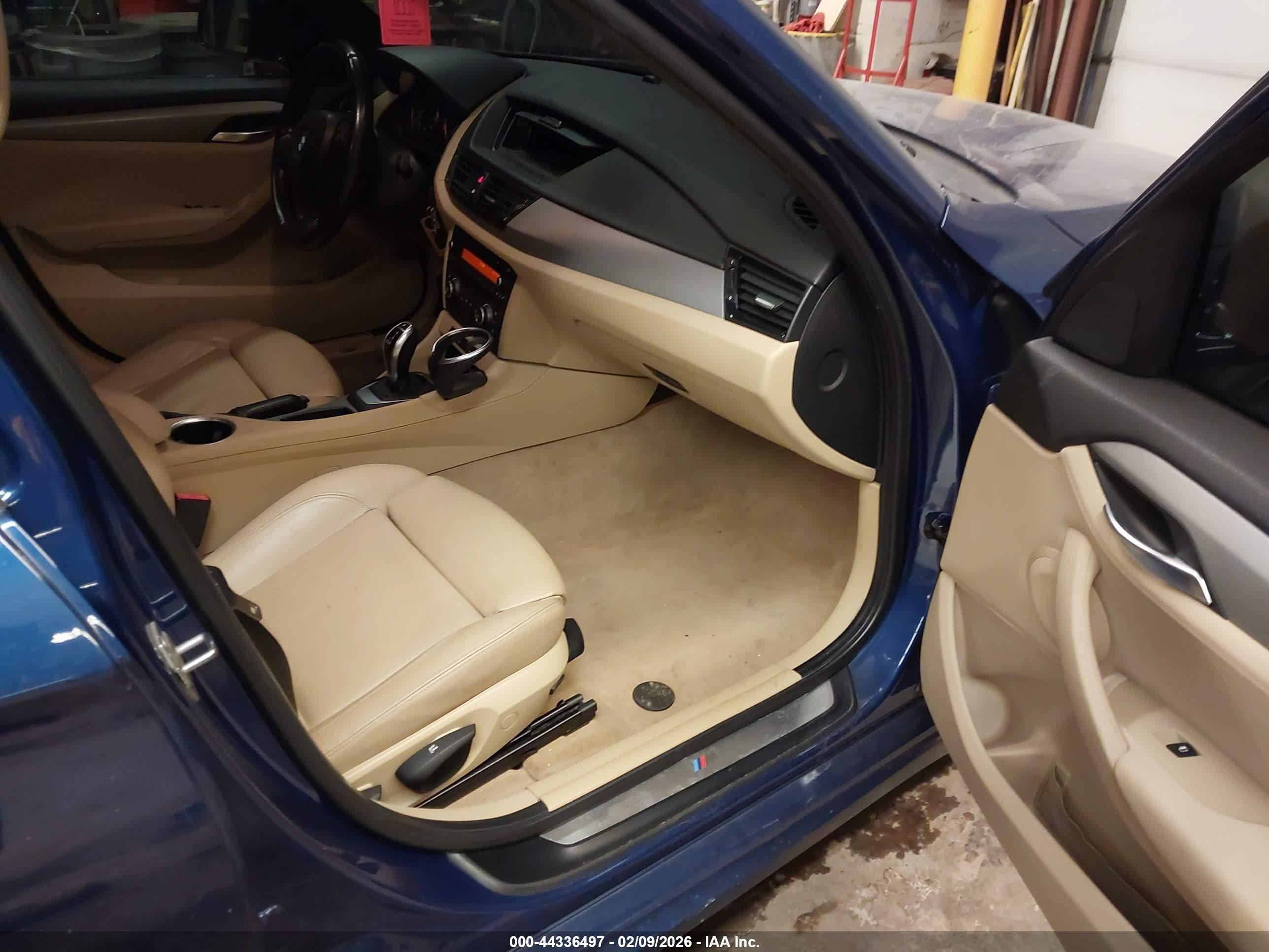 2013 Bmw X1 Sdrive28i Blue vin: WBAVM1C58DVW42298