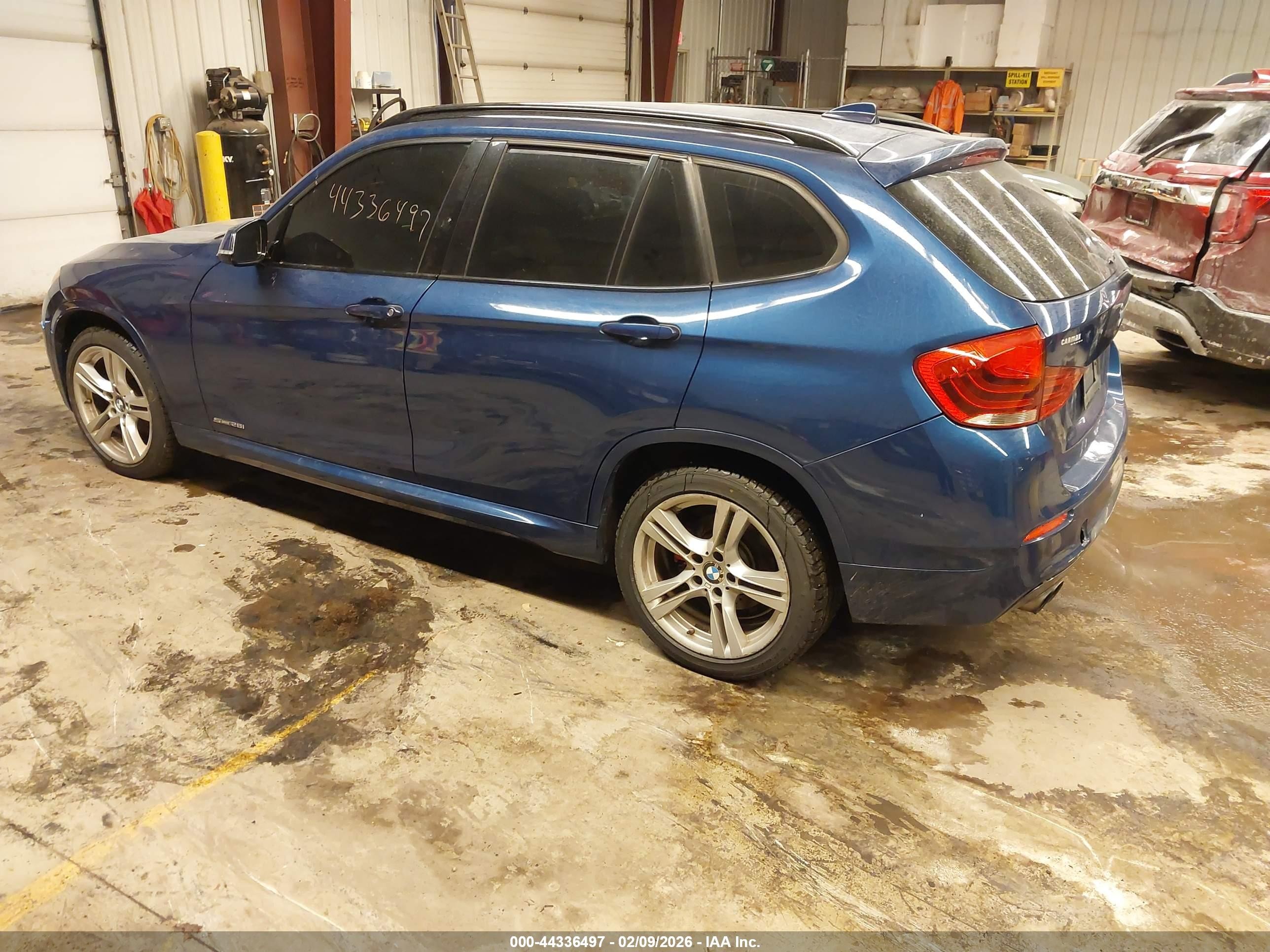 2013 Bmw X1 Sdrive28i Blue vin: WBAVM1C58DVW42298