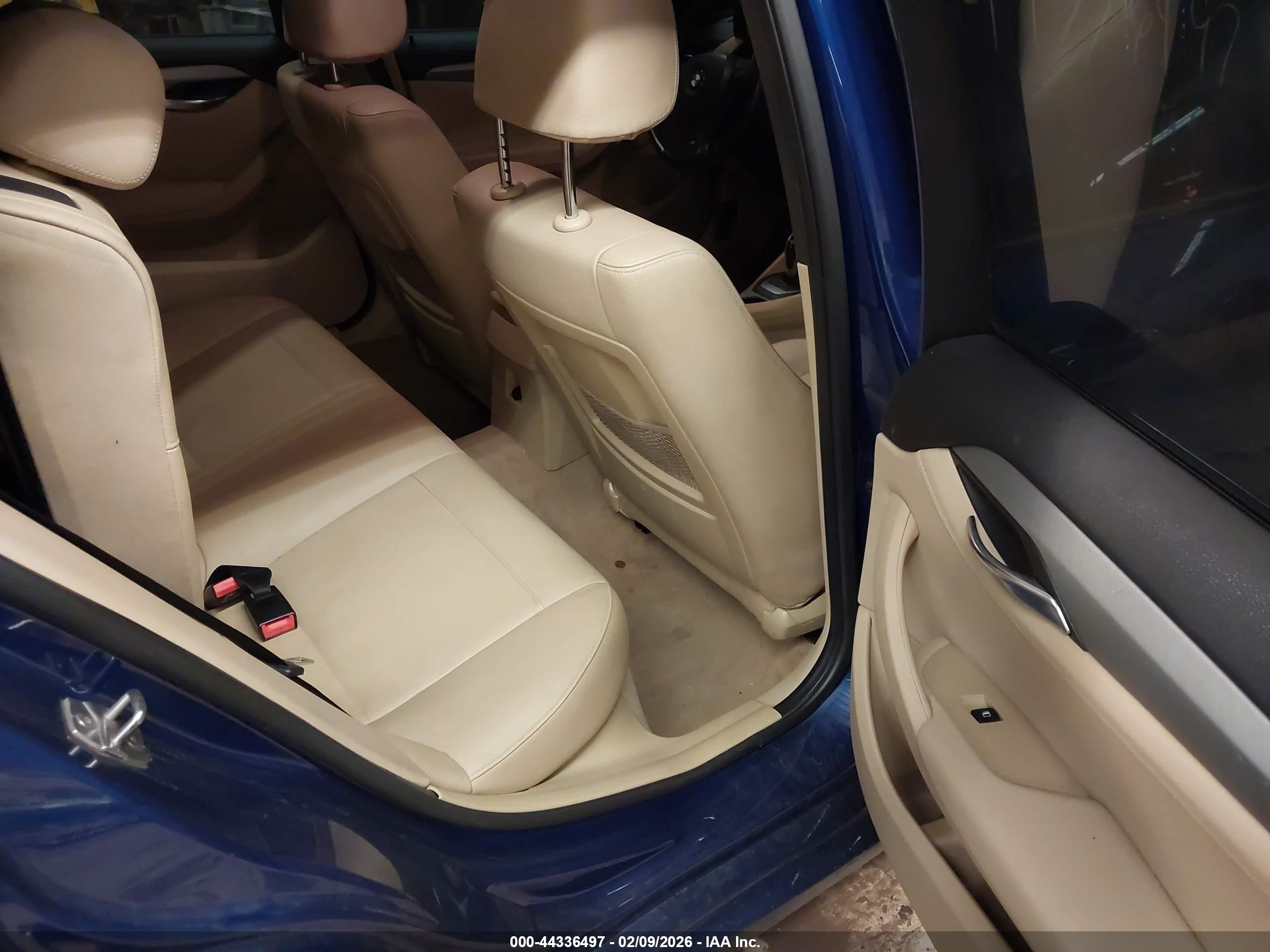 2013 Bmw X1 Sdrive28i Blue vin: WBAVM1C58DVW42298